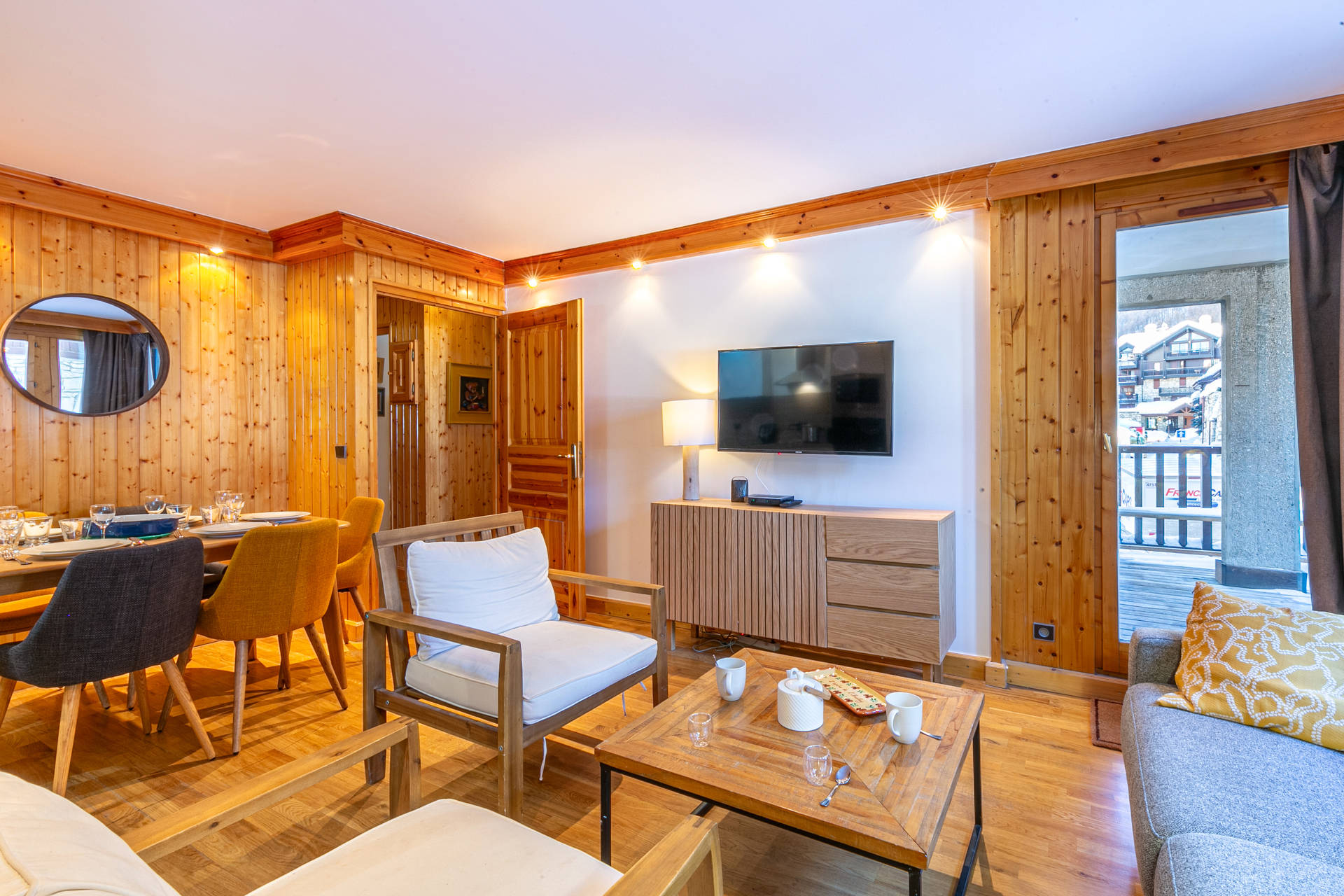 _lv_images__lot_0002340105_05_1456978