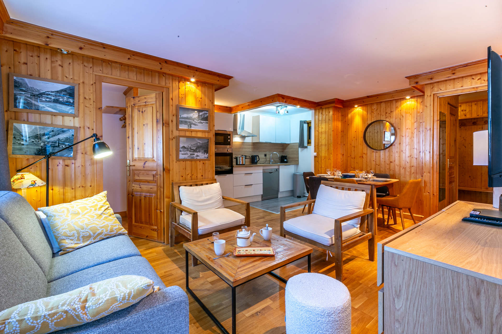 _lv_images__lot_0002340105_06_1456979