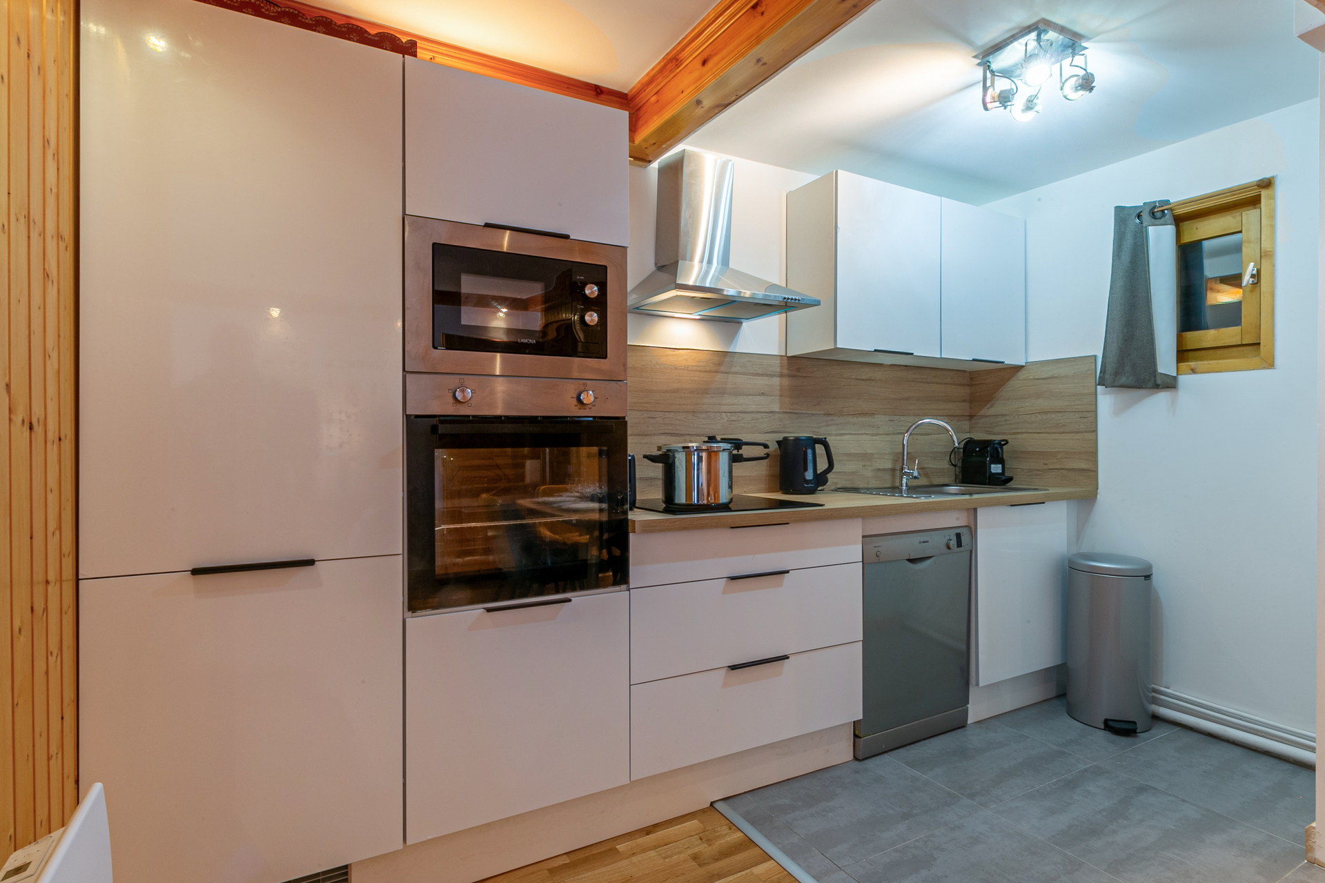 _lv_images__lot_0002340105_07_1456980