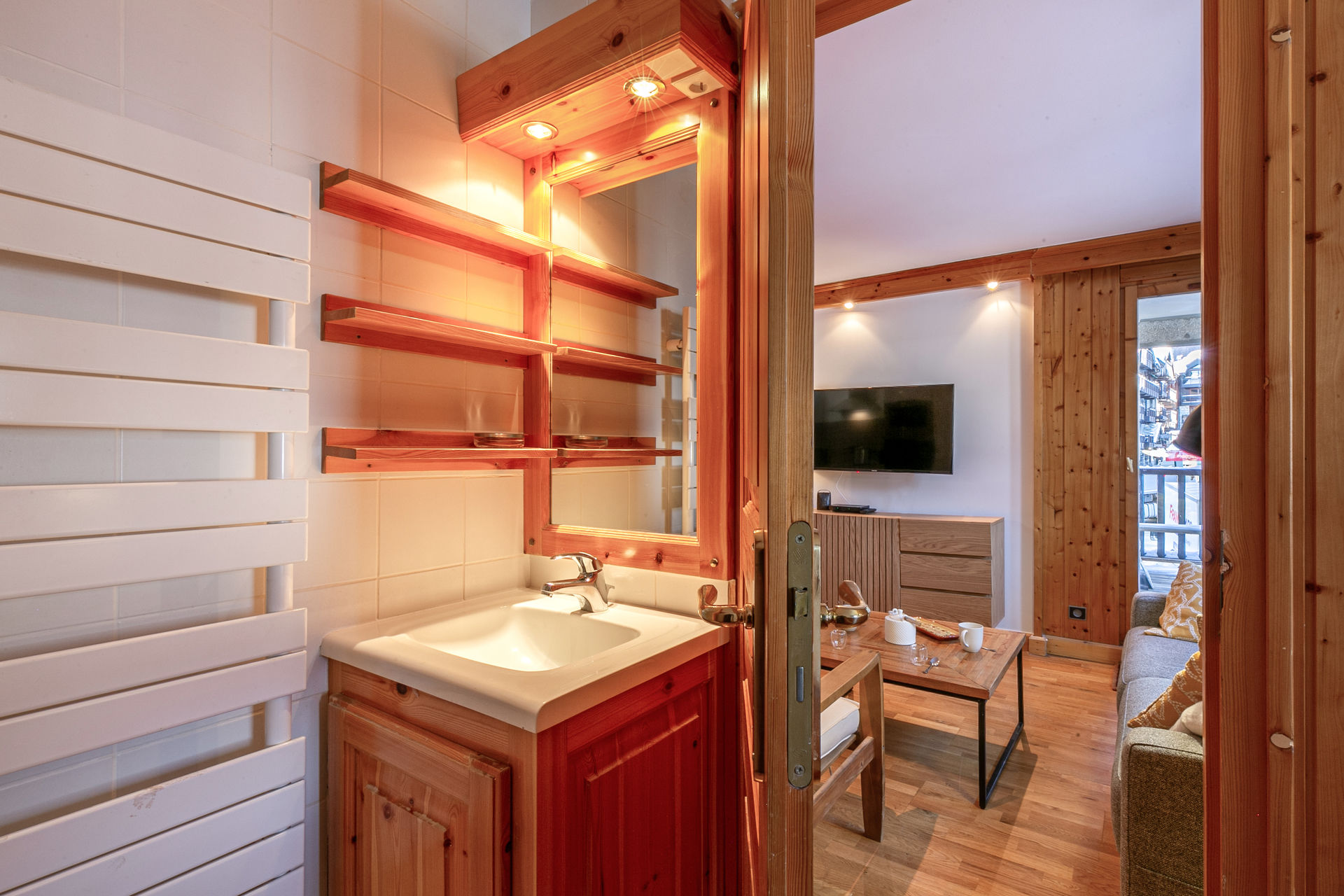 _lv_images__lot_0002340105_12_1456985