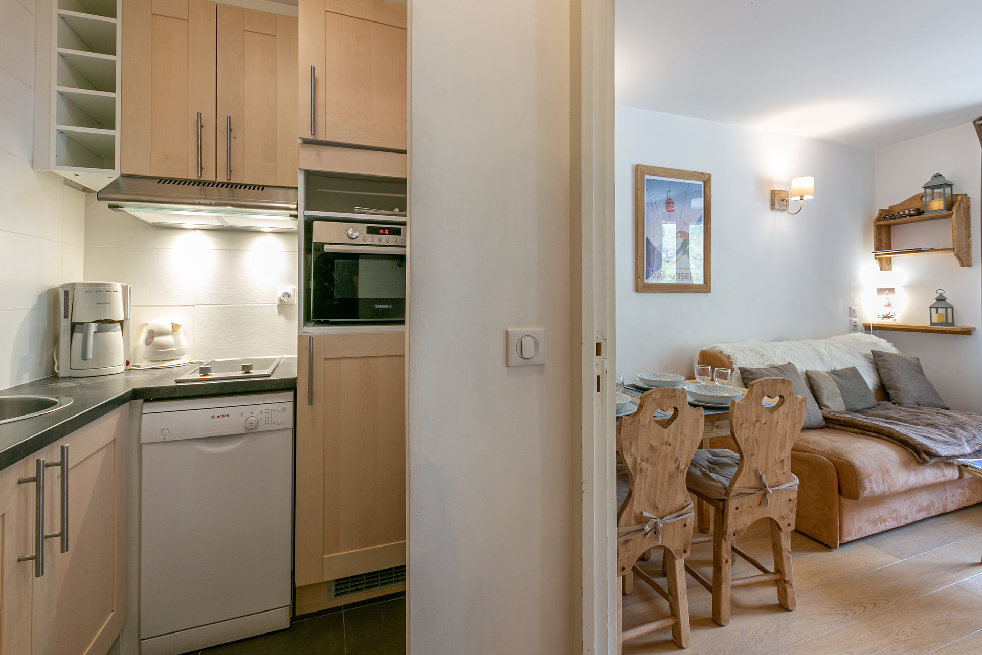 _lv_images__lot_0002340111_04_1458276