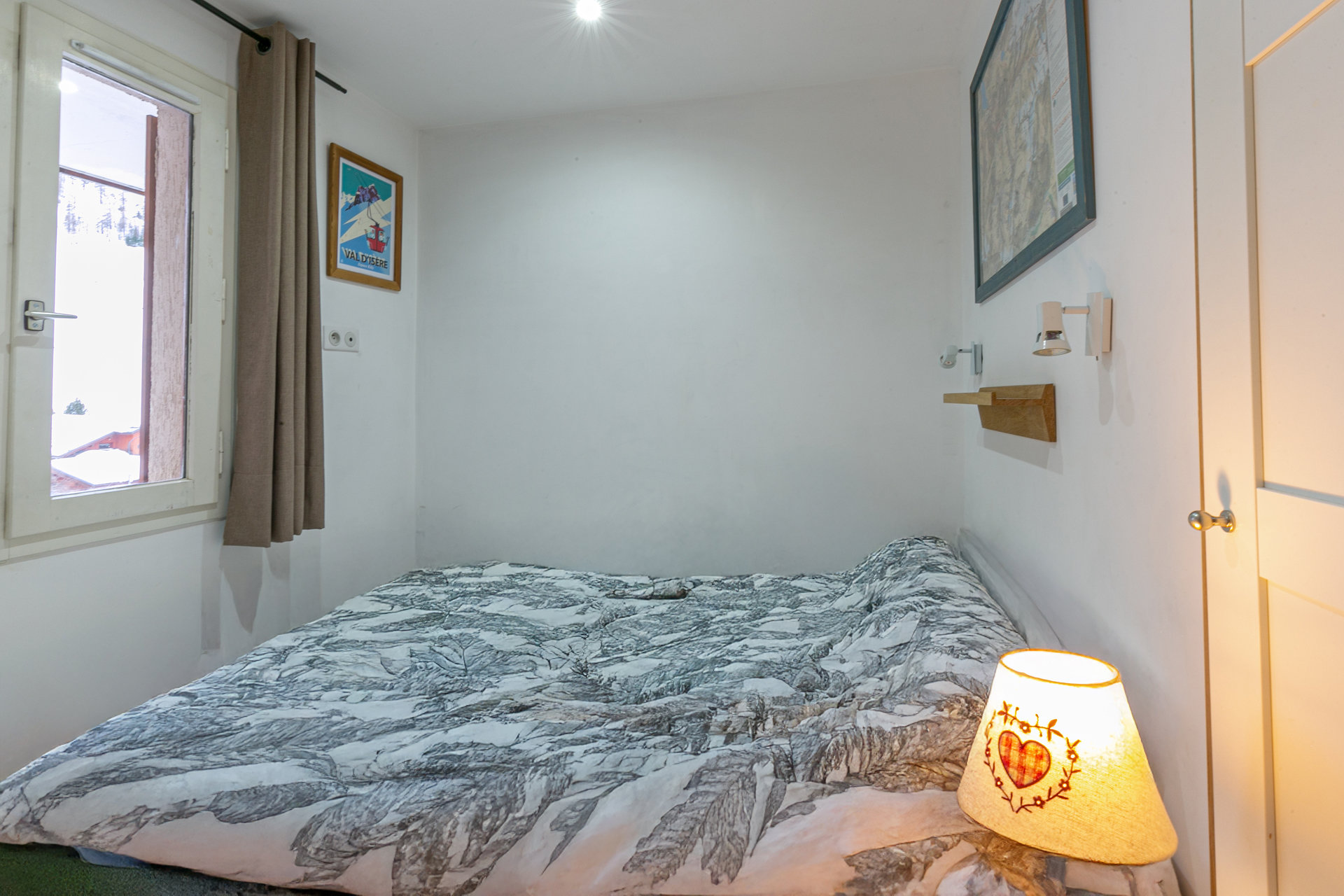 _lv_images__lot_0002340111_08_1458279