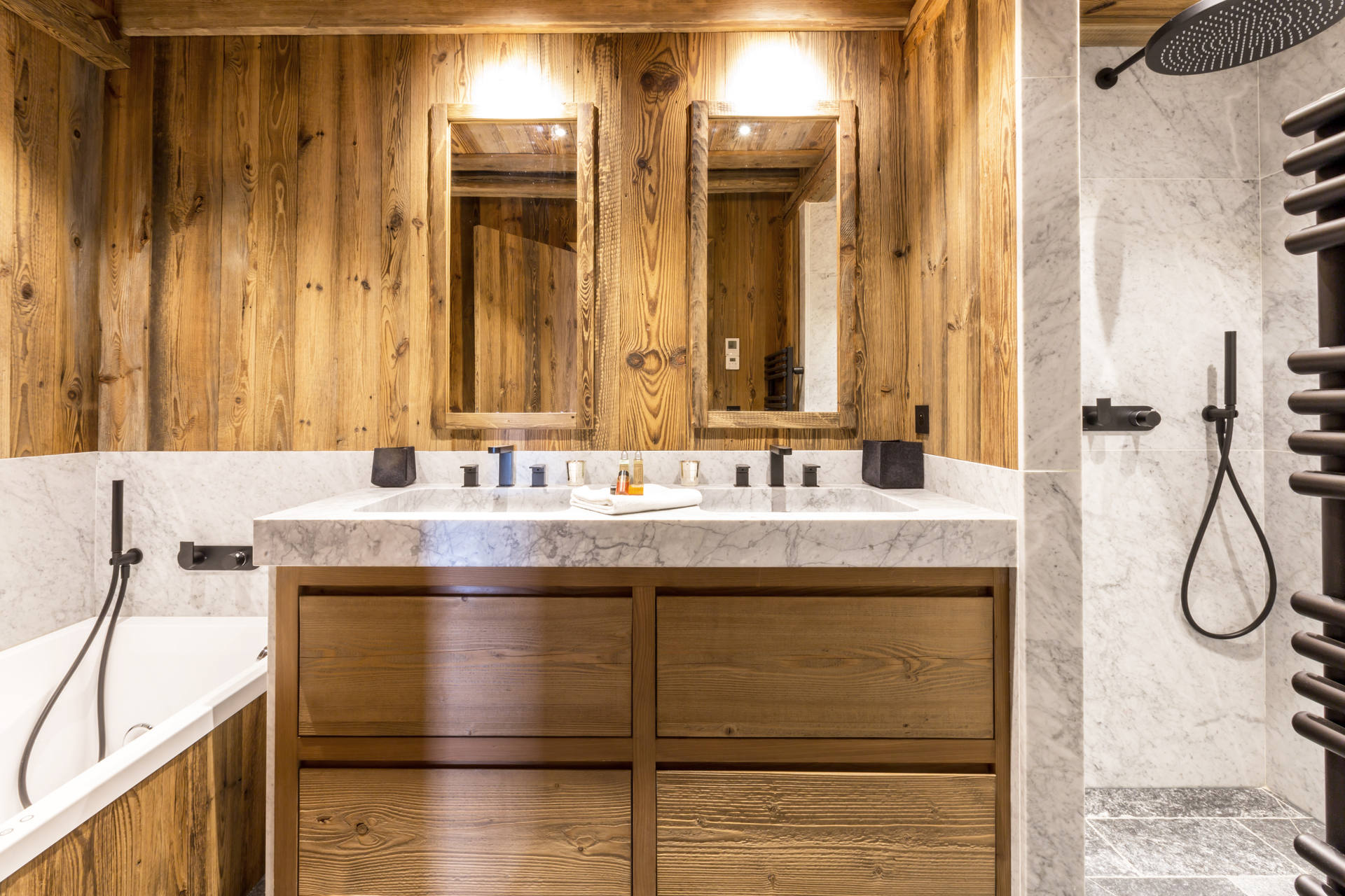 _lv_images__lot_0002340127_10_1456384