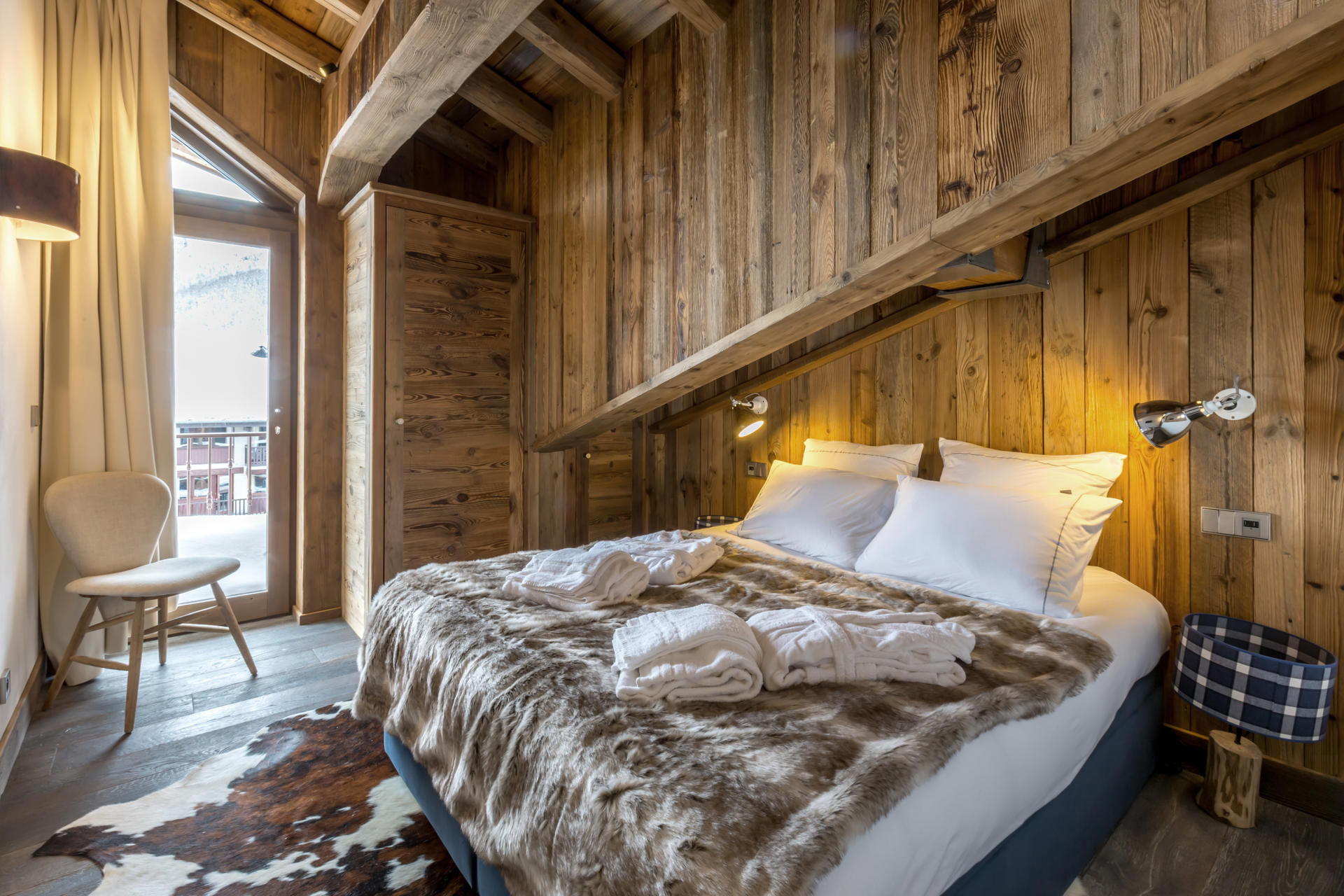 _lv_images__lot_0002340128_12_1454765