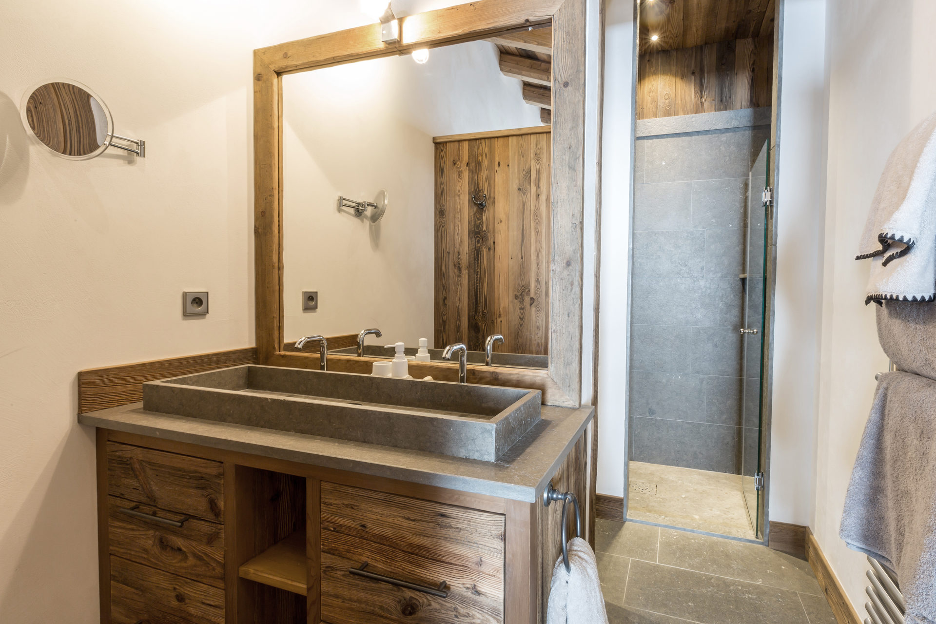 _lv_images__lot_0002340128_13_1454766