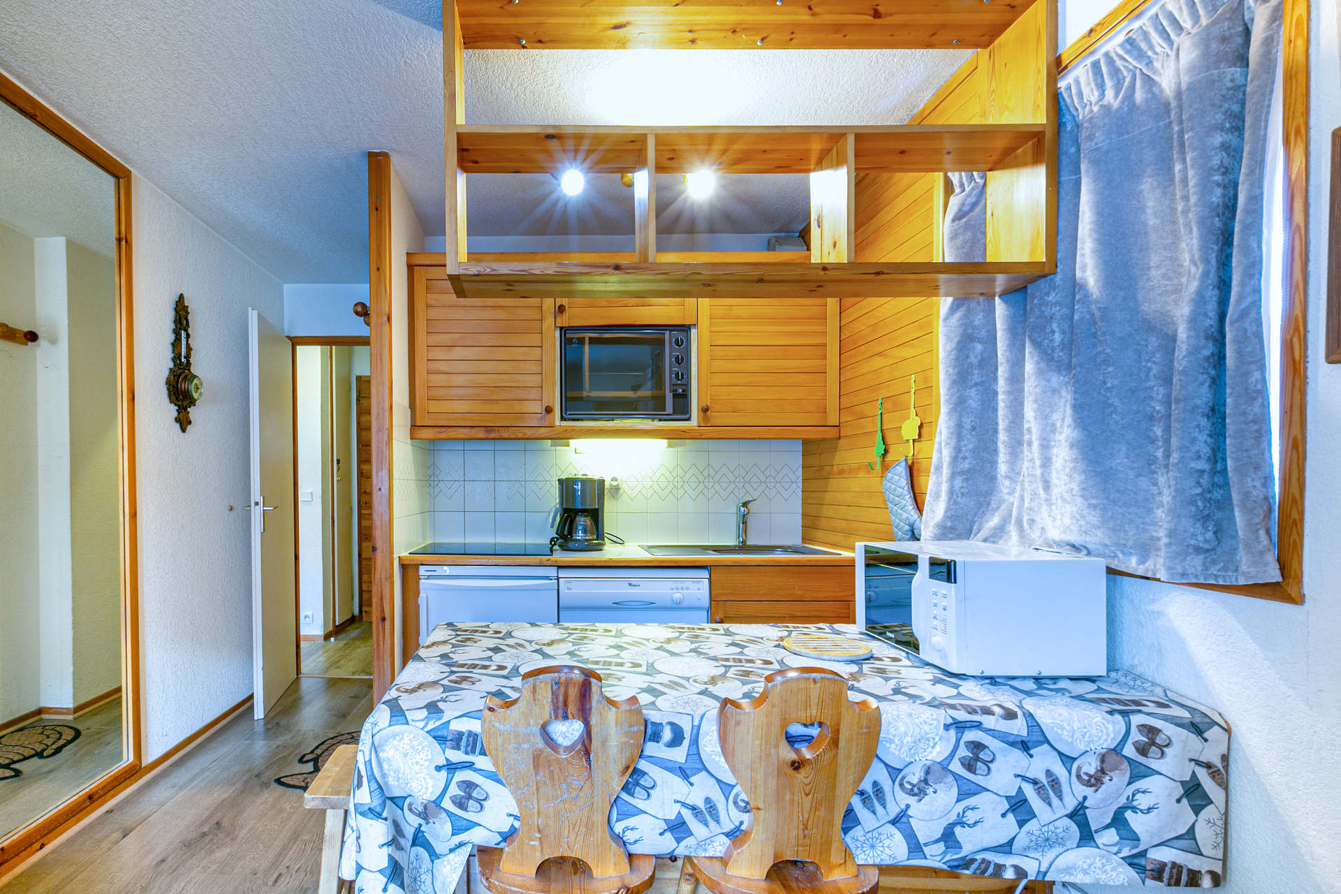 _lv_images__lot_0002340129_04_1458712