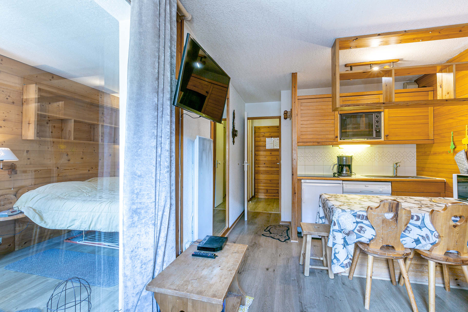 _lv_images__lot_0002340129_05_1458713