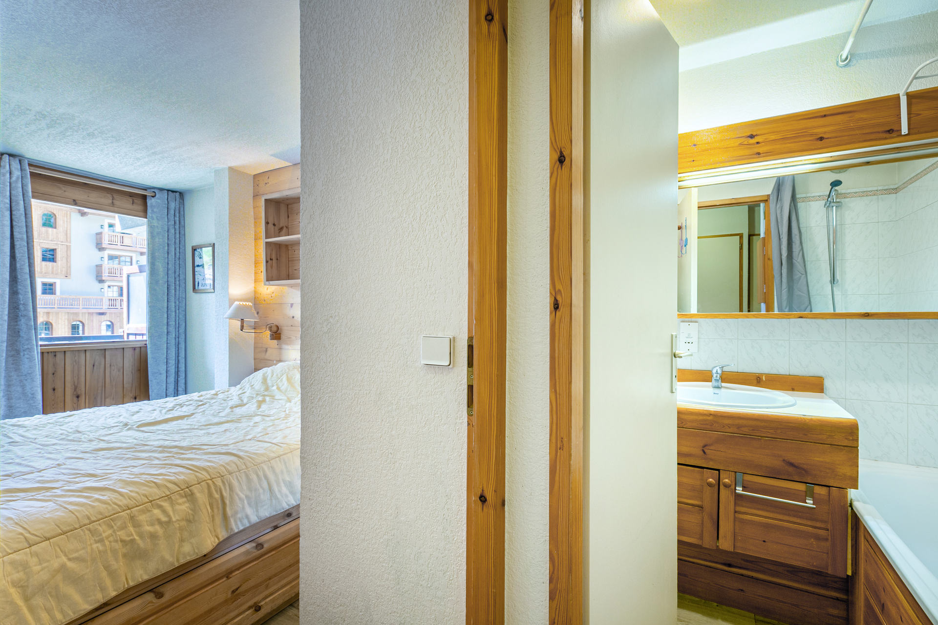 _lv_images__lot_0002340129_12_1458720