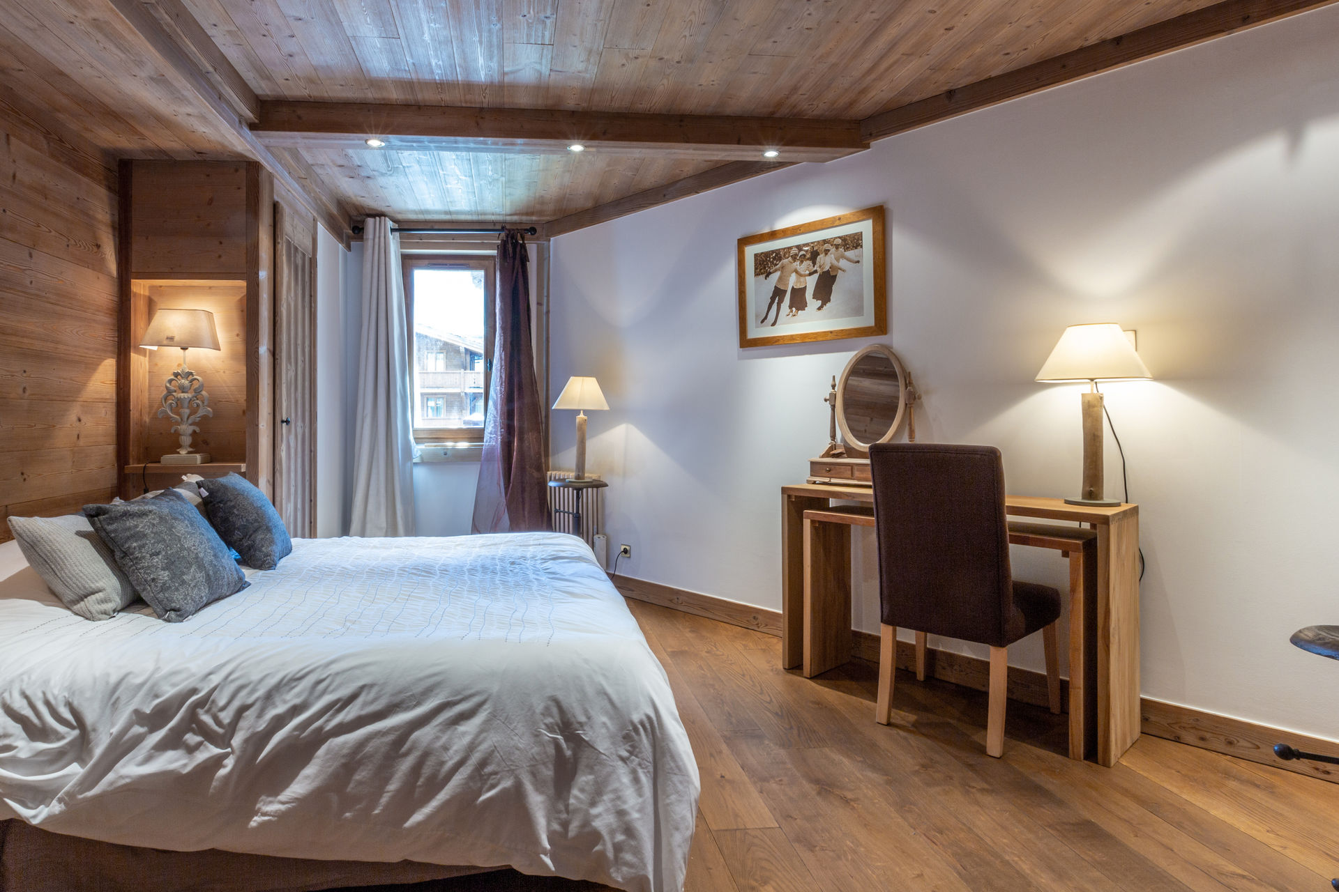 _lv_images__lot_0002340137_10_1456737