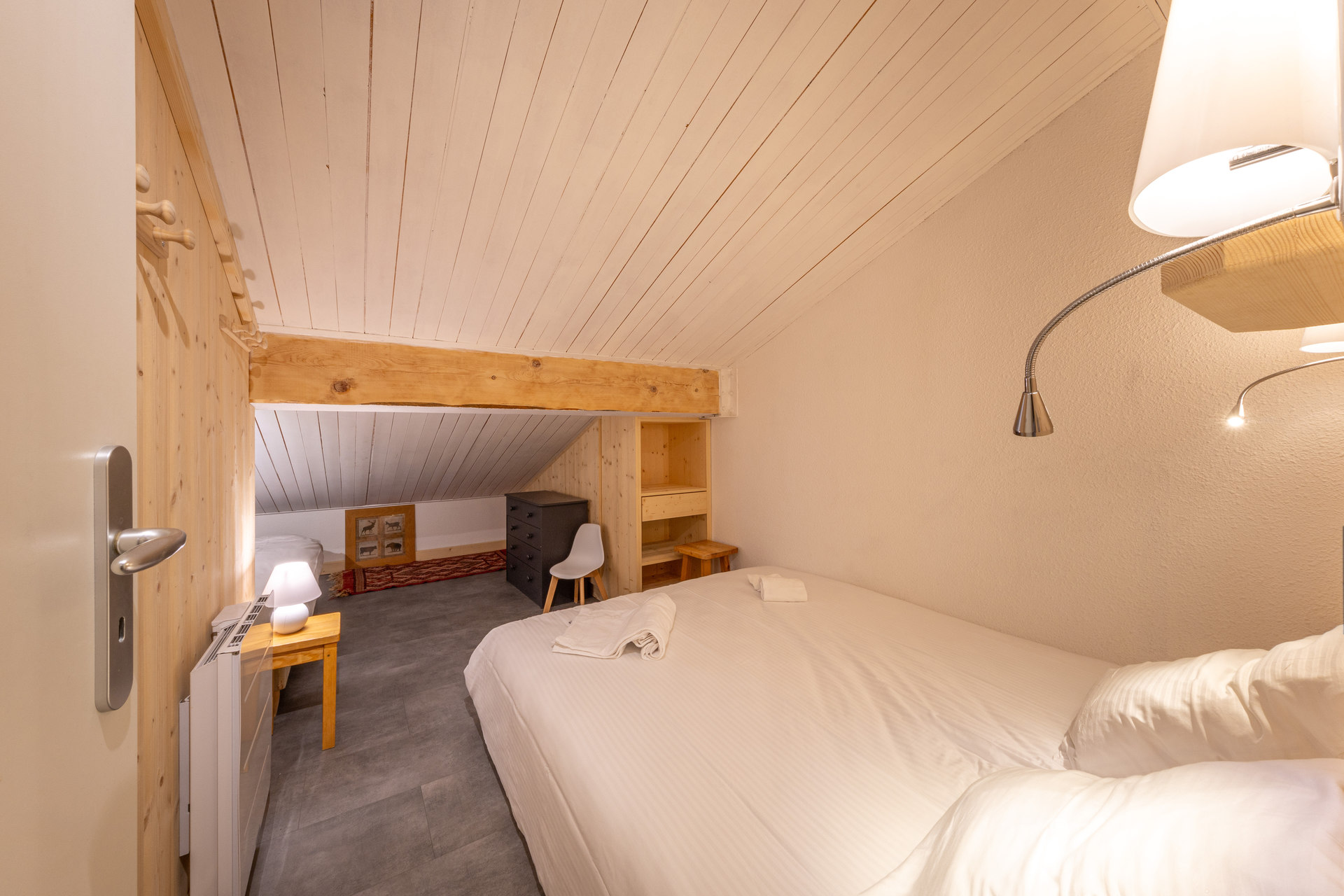 _lv_images__lot_0002340138_08_1457517