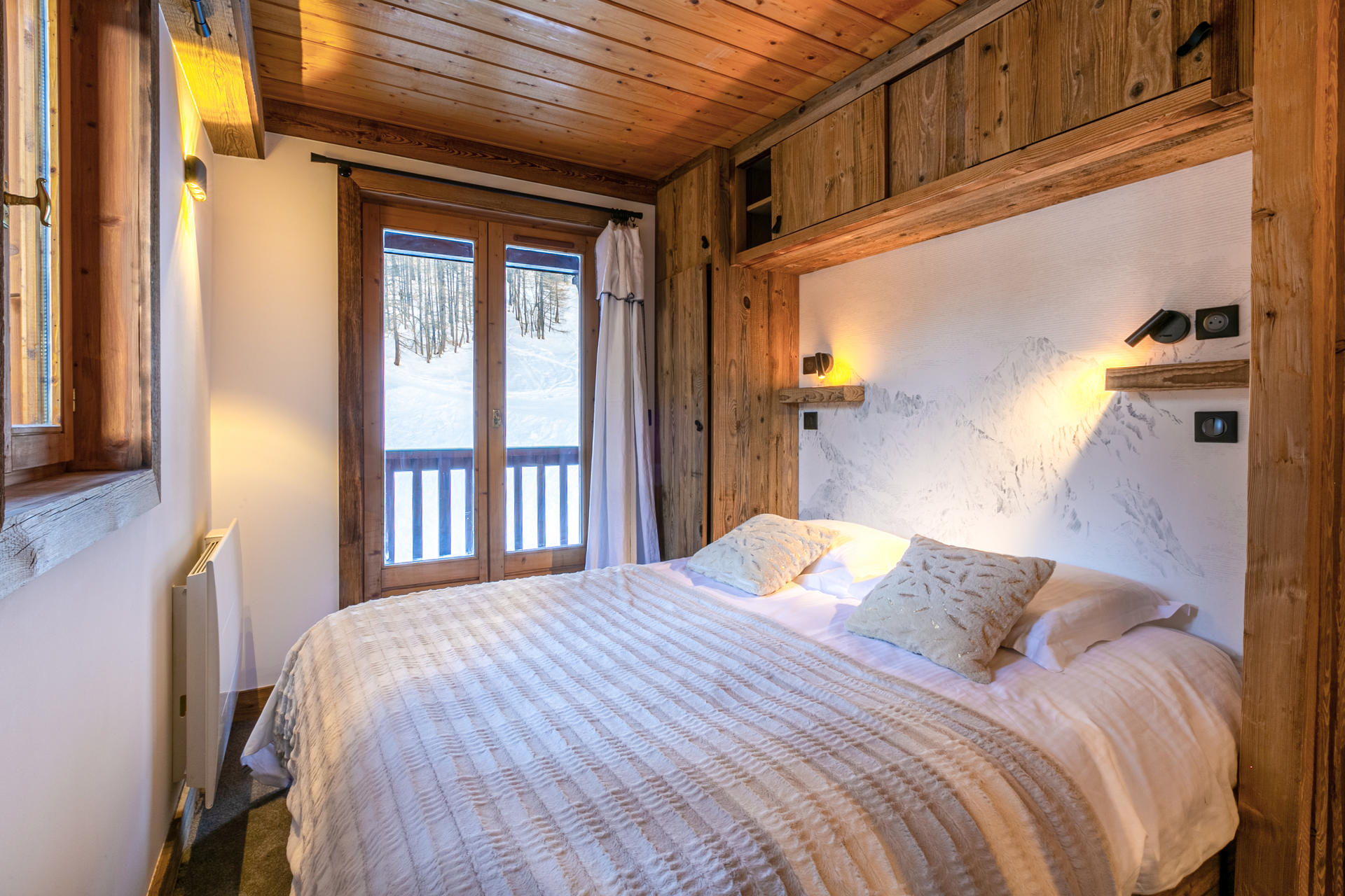 _lv_images__lot_0002340142_10_1454607