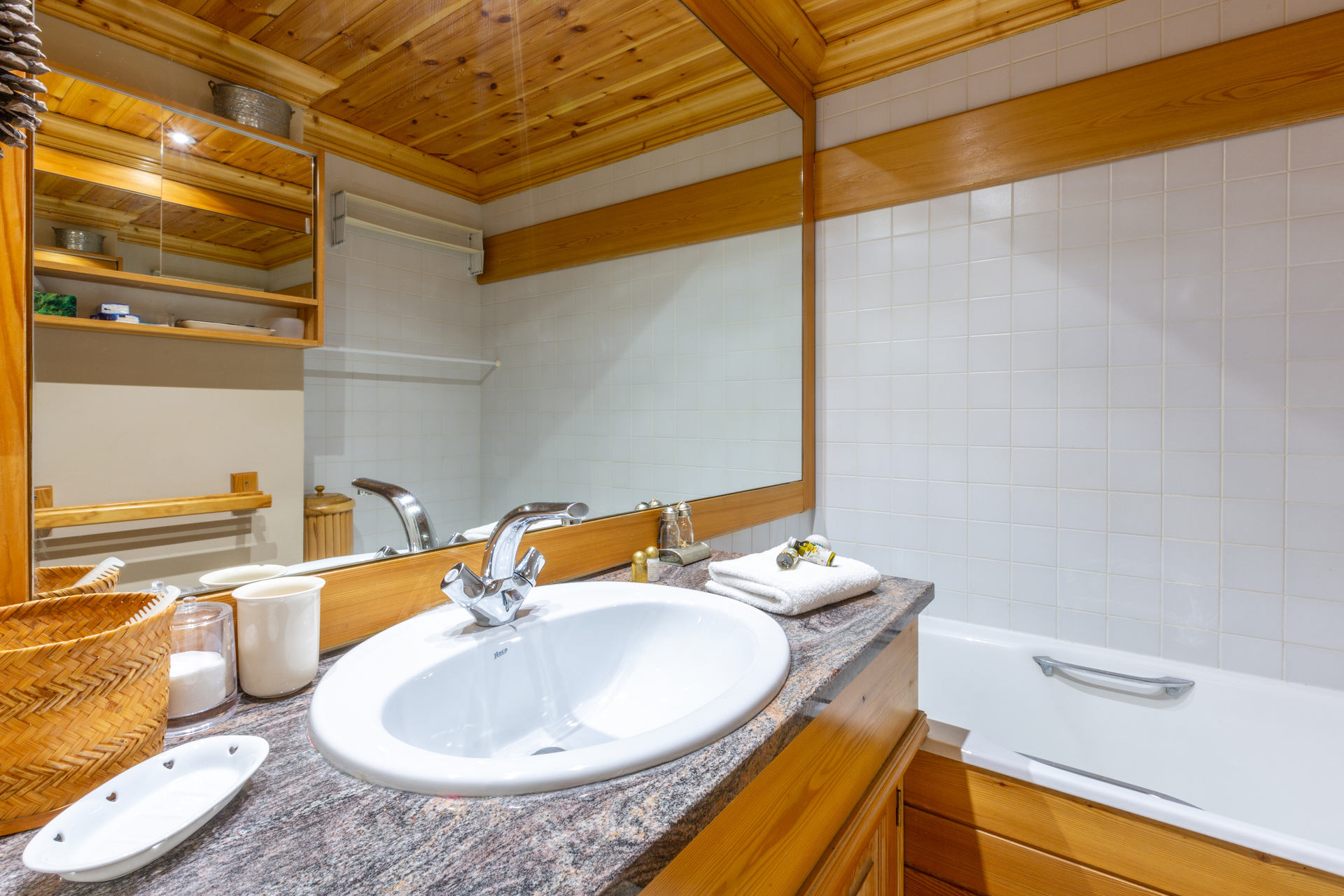 _lv_images__lot_0002340144_09_1454574