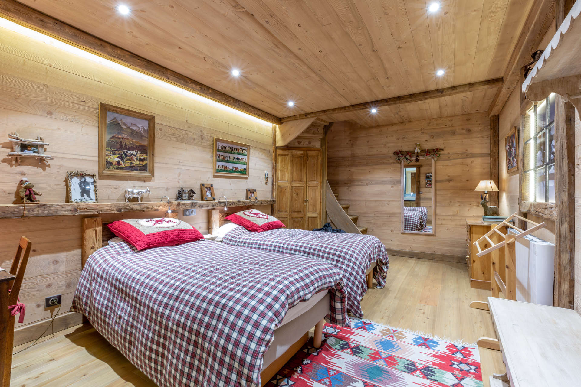 _lv_images__lot_0002340144_12_1454577