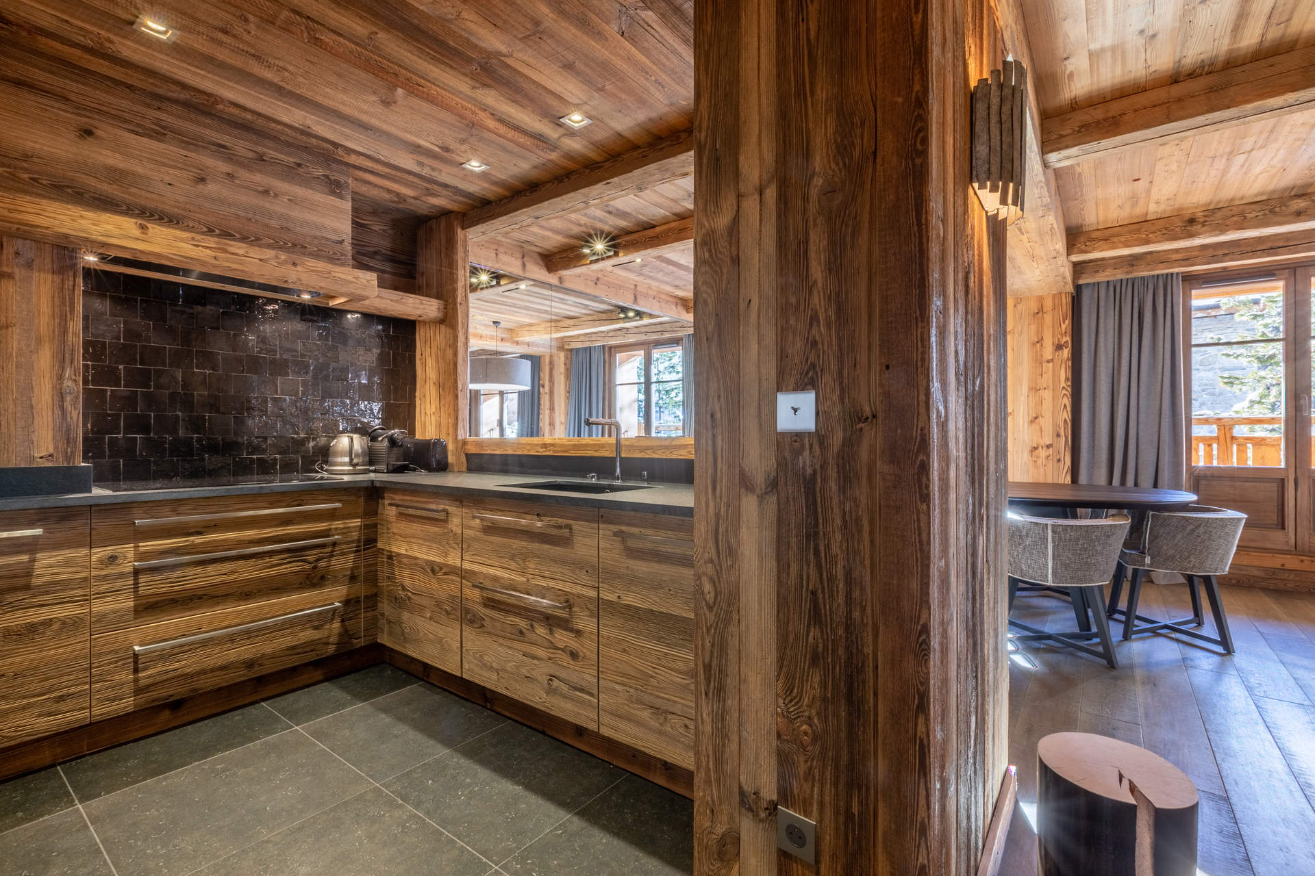 _lv_images__lot_0002340162_06_1454775