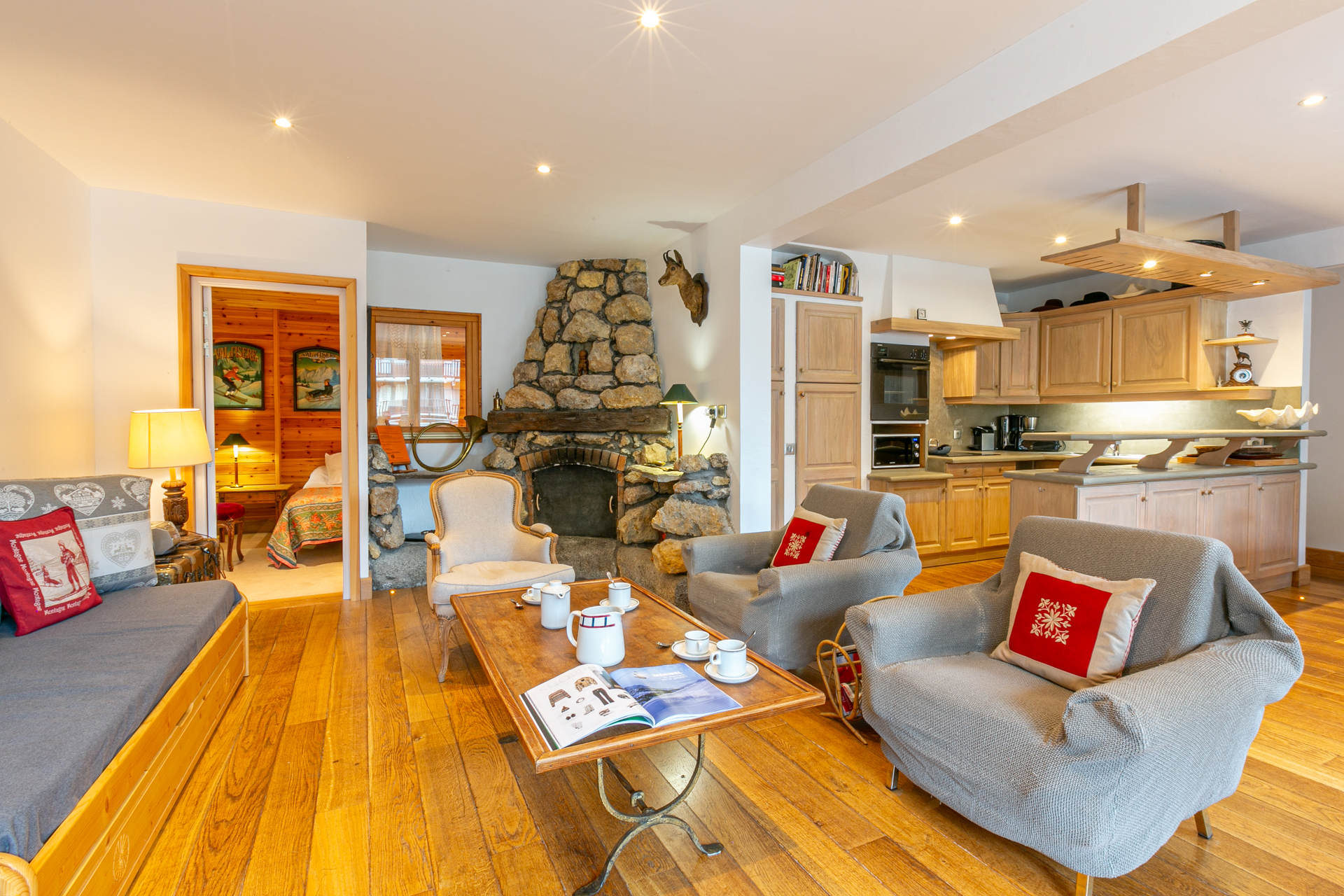 _lv_images__lot_0002340165_02_1456929