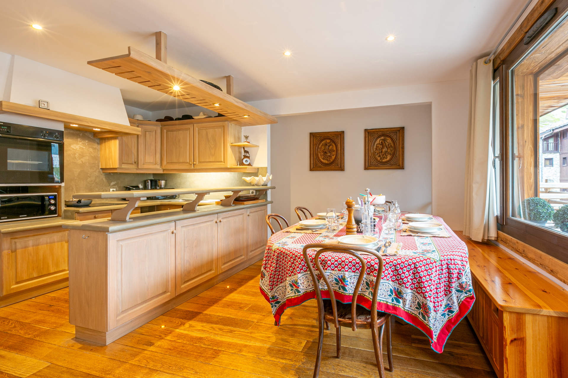 _lv_images__lot_0002340165_04_1456931