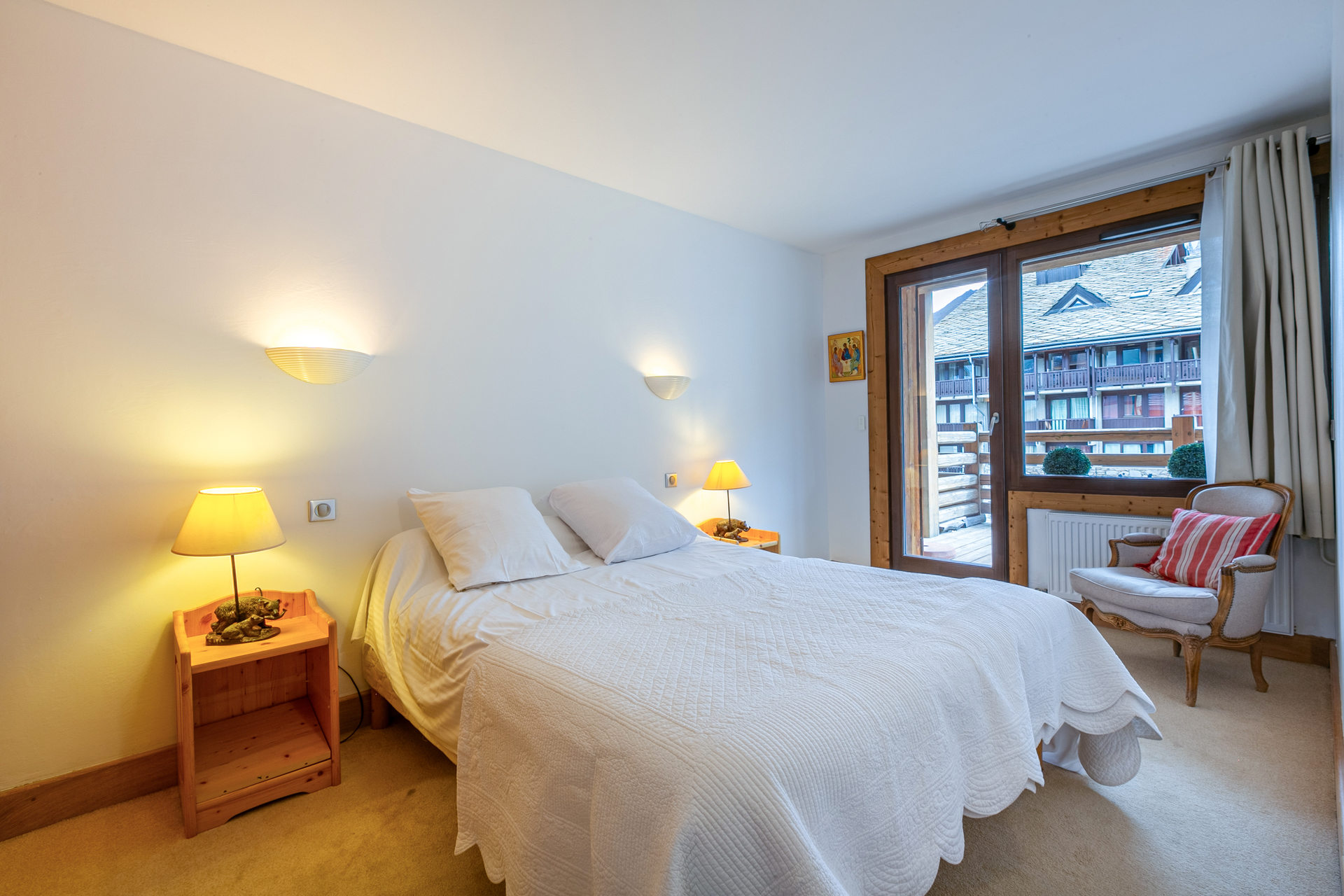 _lv_images__lot_0002340165_08_1456935