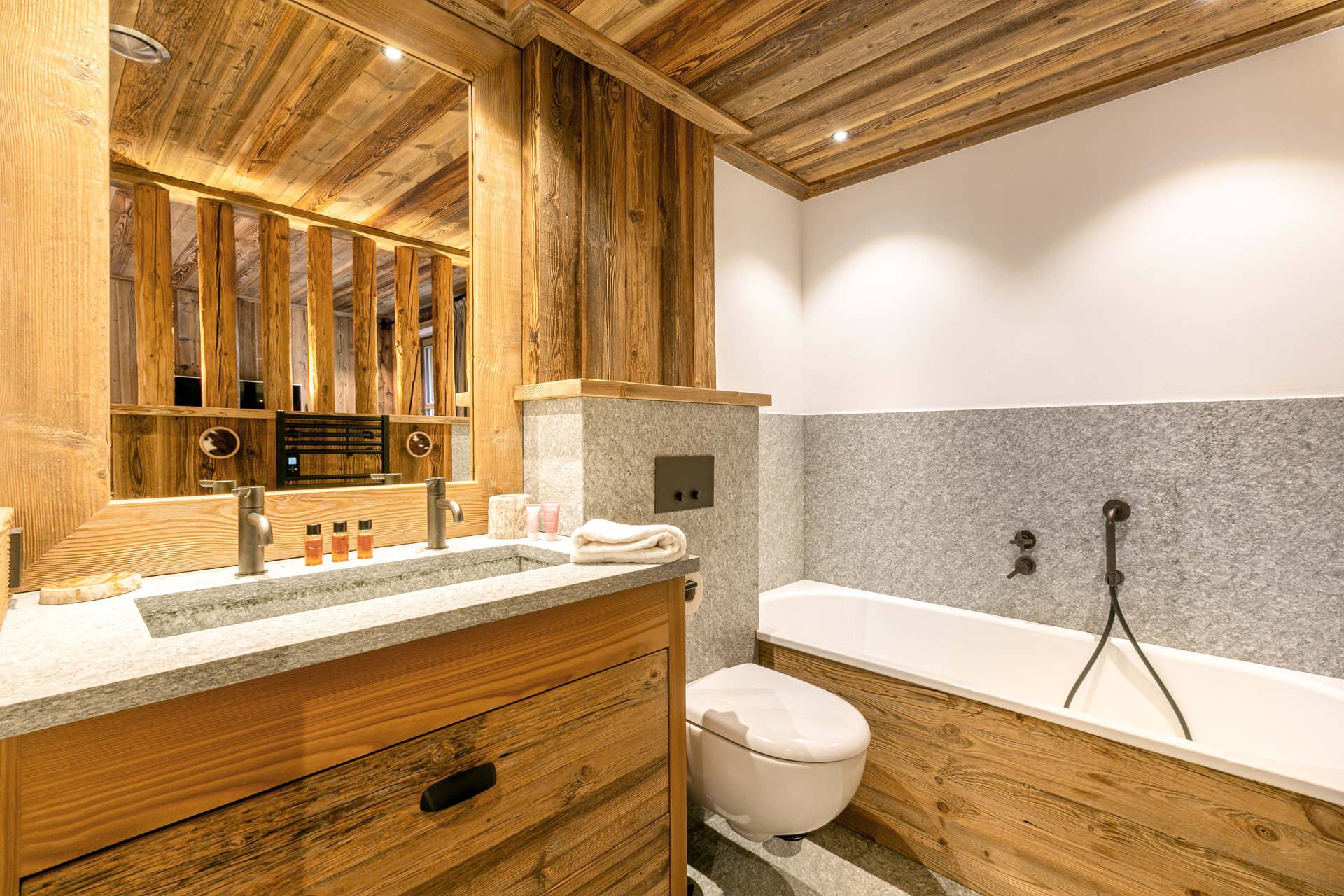 _lv_images__lot_0002340166_08_1454620