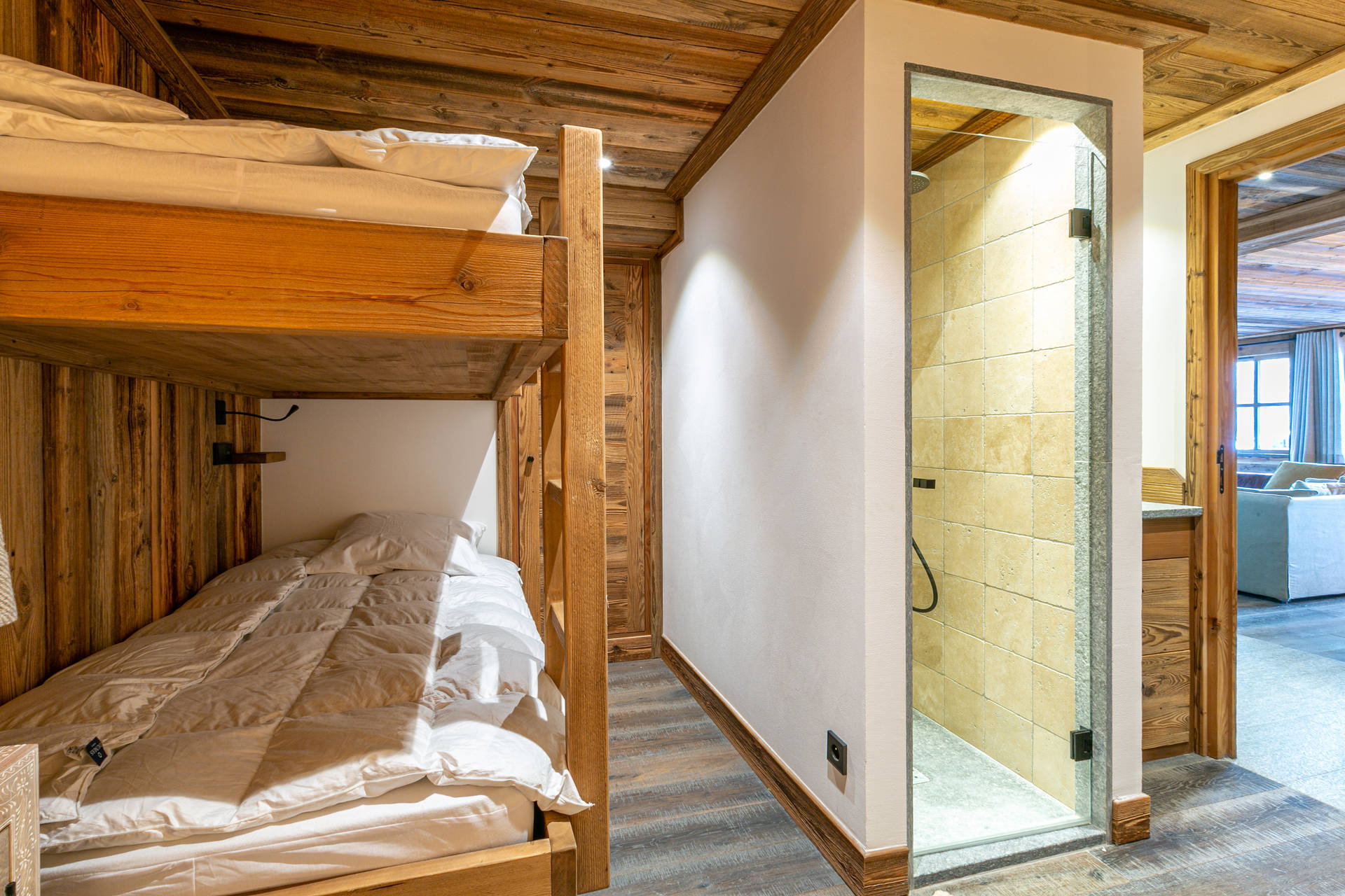 _lv_images__lot_0002340166_09_1454621