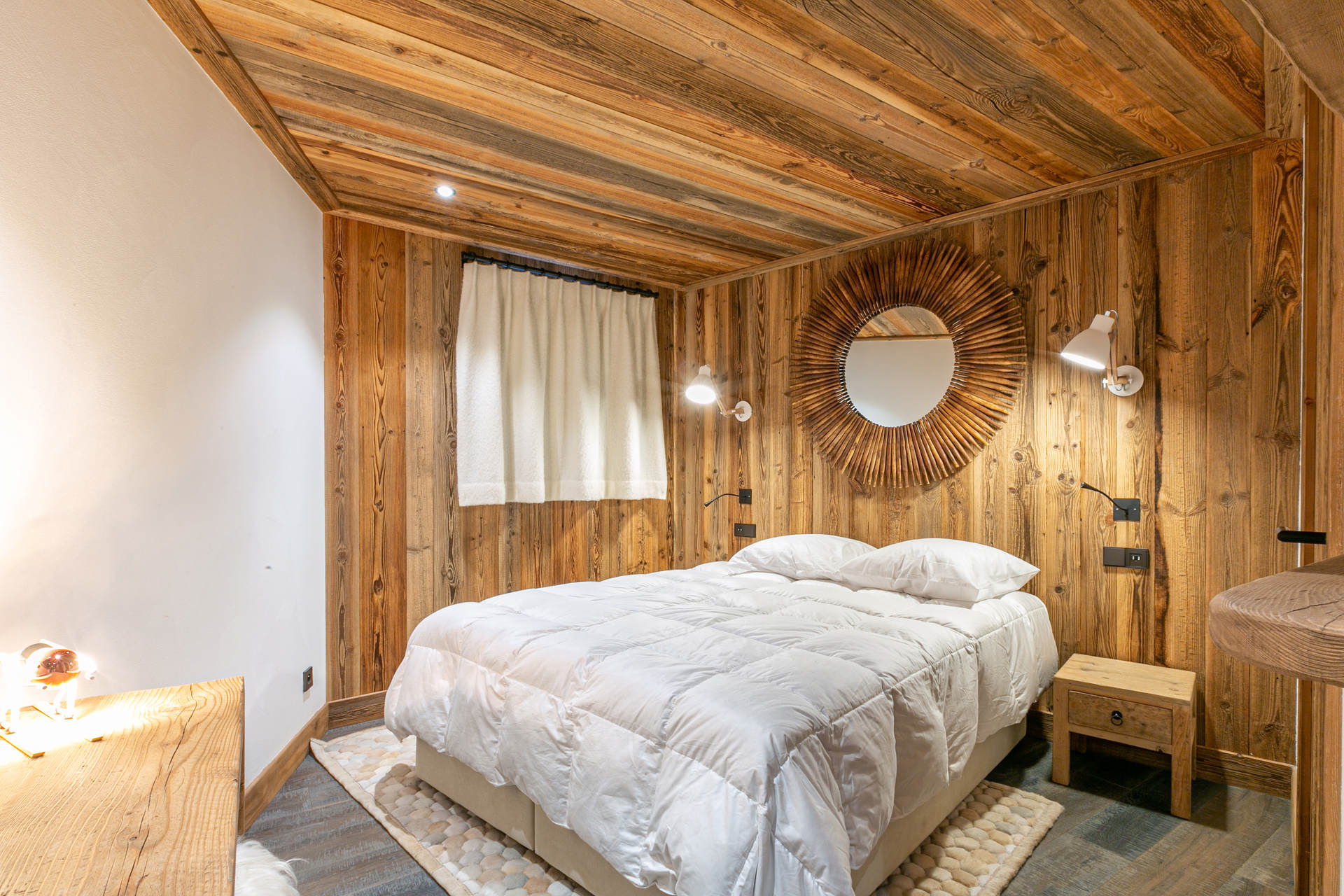 _lv_images__lot_0002340166_10_1454622