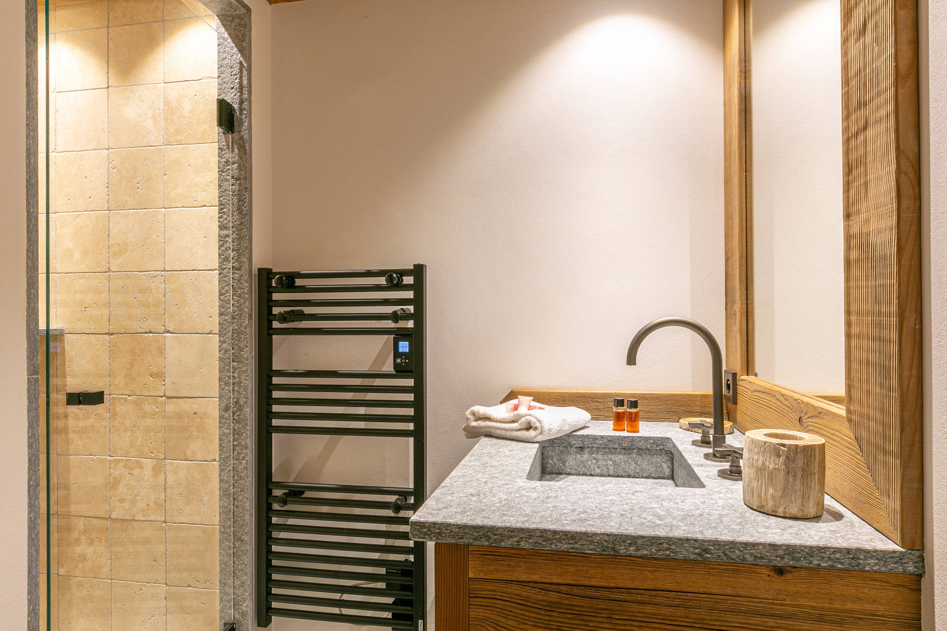 _lv_images__lot_0002340166_11_1454623