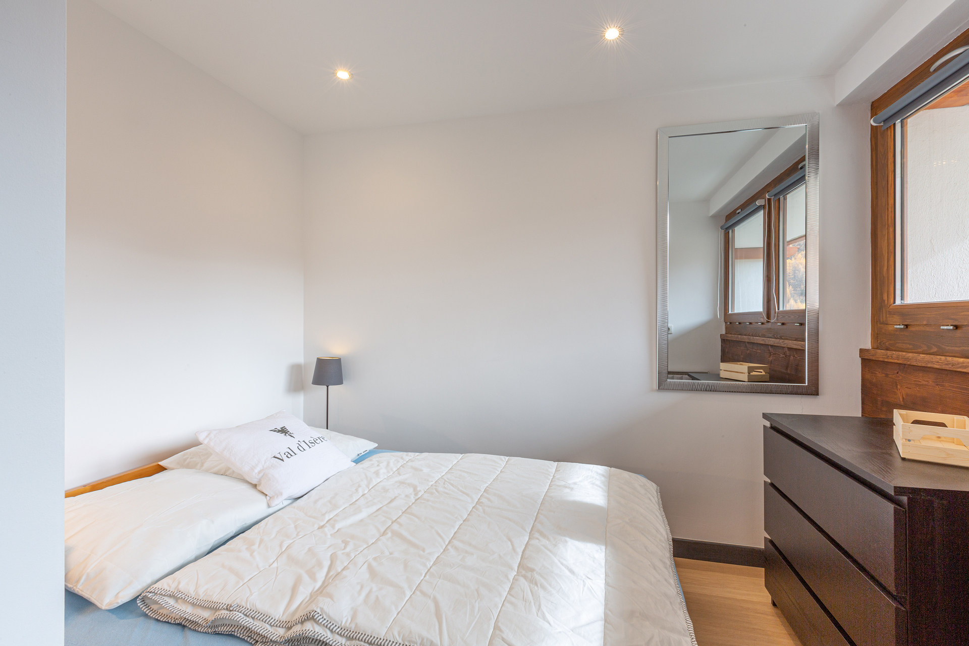 _lv_images__lot_0002340169_06_1456153