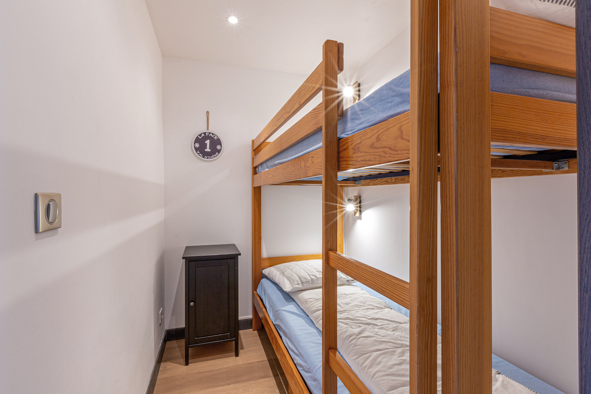 _lv_images__lot_0002340169_07_1456154