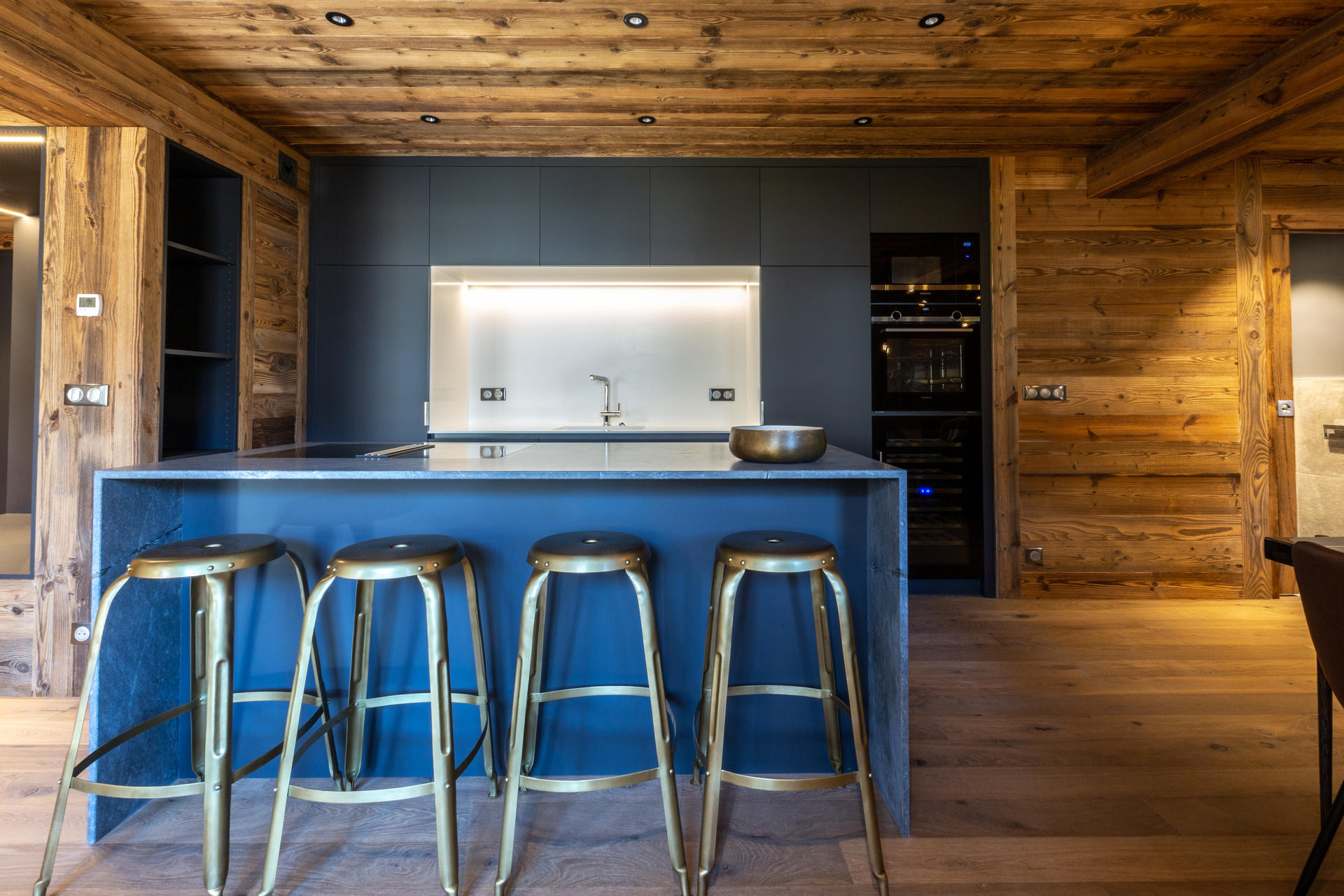 _lv_images__lot_0002340172_06_1457378