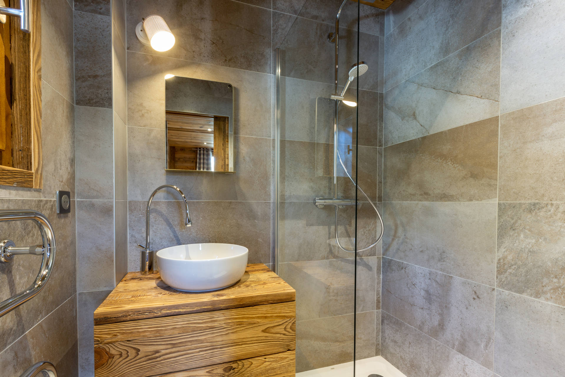 _lv_images__lot_0002340172_14_1457386