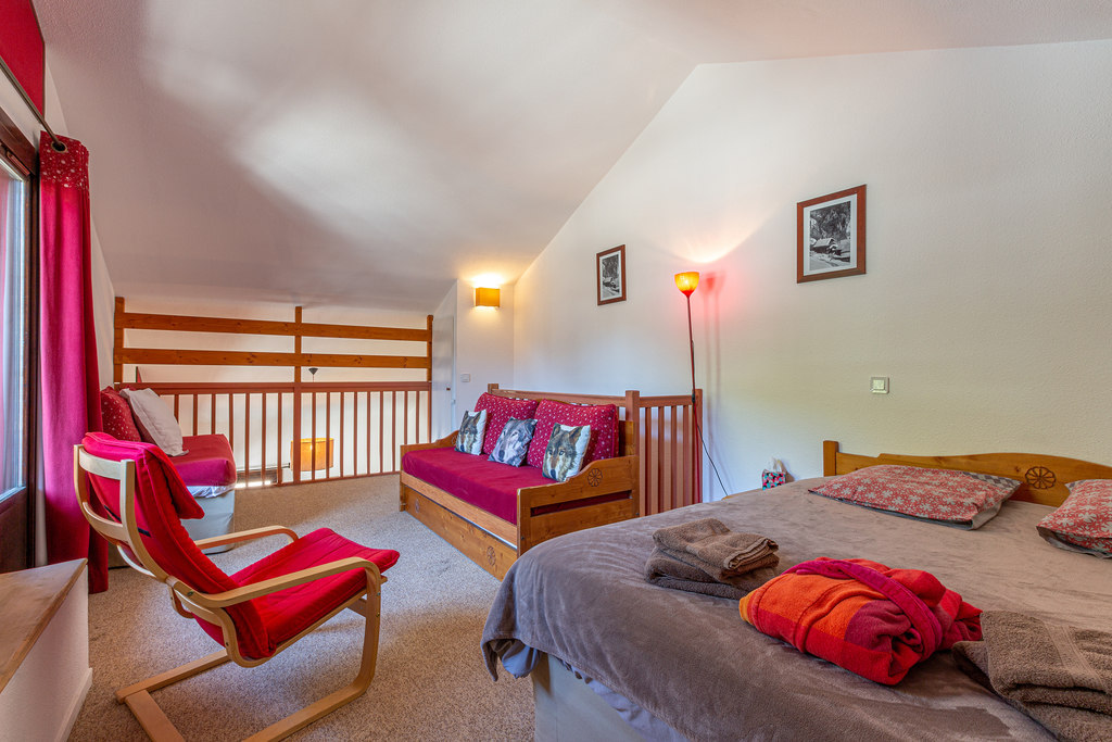 _lv_images__lot_0002340188_06_1457546