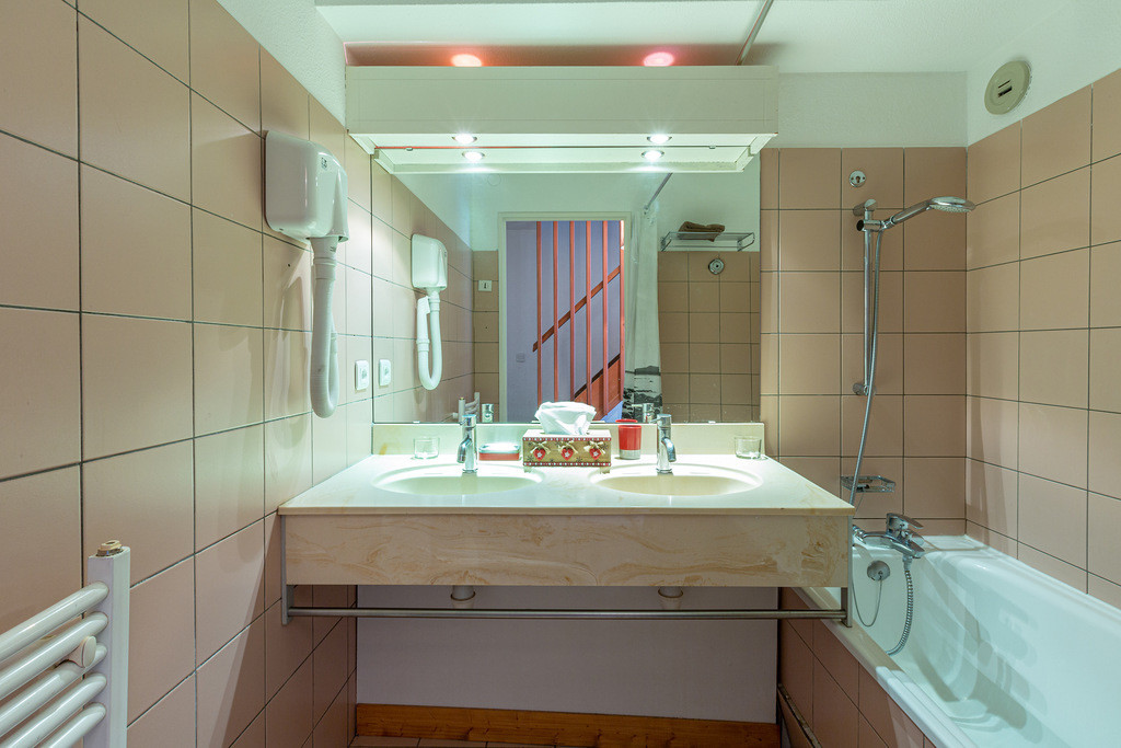 _lv_images__lot_0002340188_08_1457548