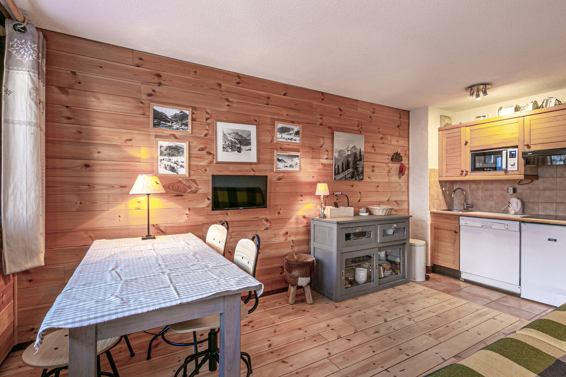 _lv_images__lot_0002340190_02_1458229