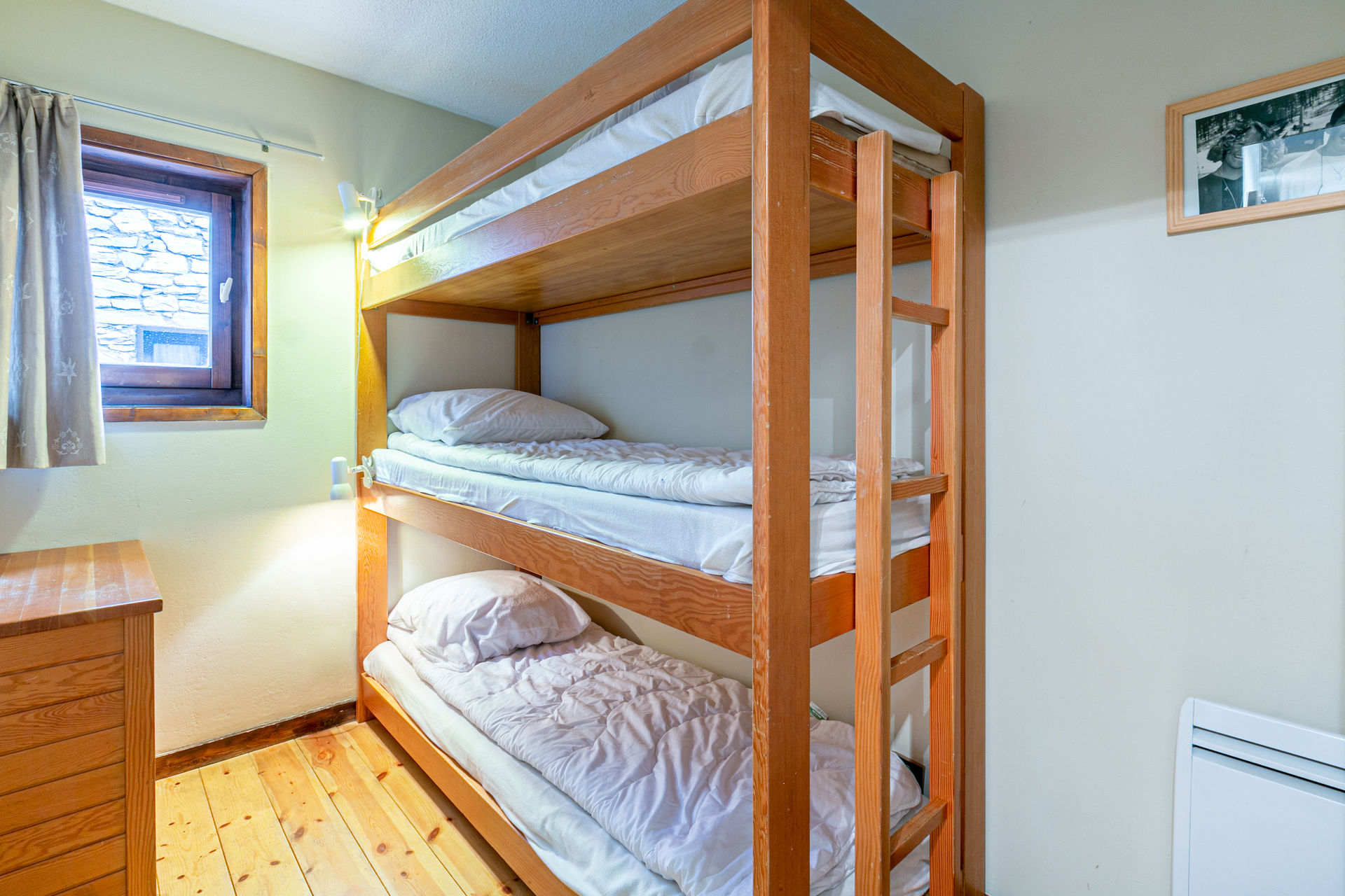 _lv_images__lot_0002340190_07_1458234