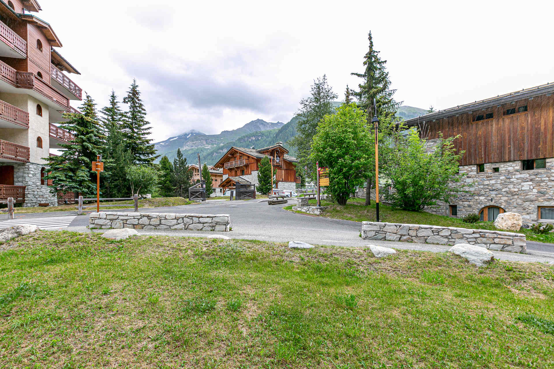 _lv_images__lot_0002340194_12_1457734