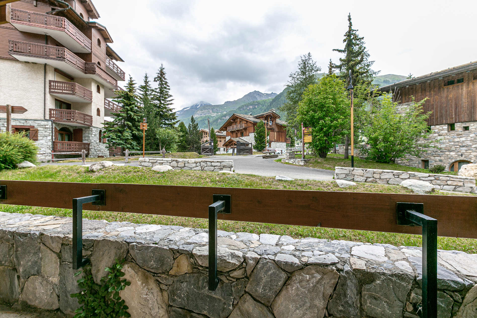 _lv_images__lot_0002340194_13_1457735