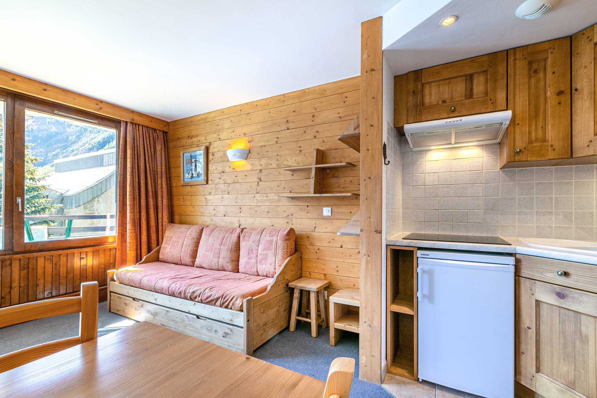 _lv_images__lot_0002340197_03_1458410