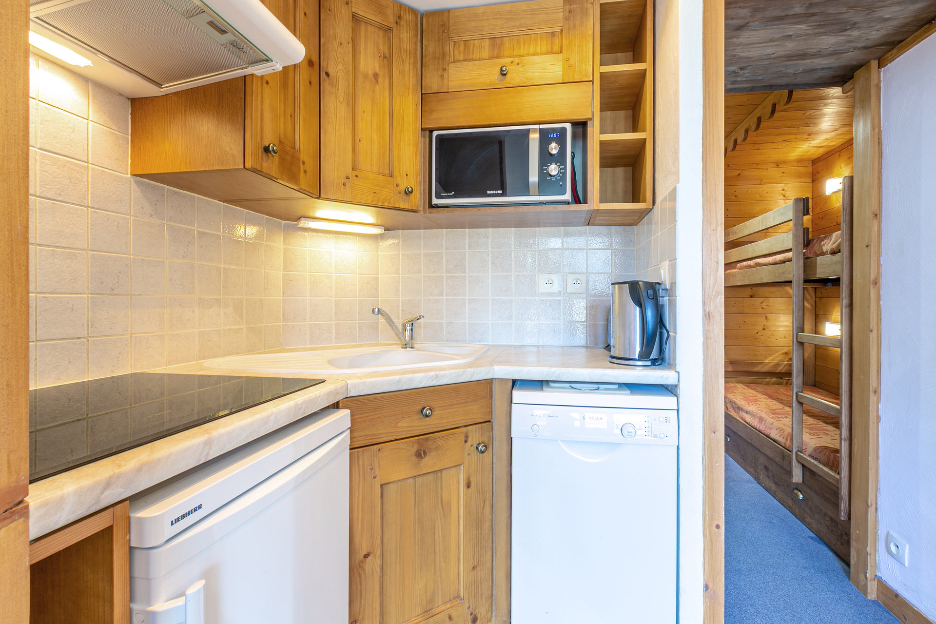 _lv_images__lot_0002340197_07_1458414