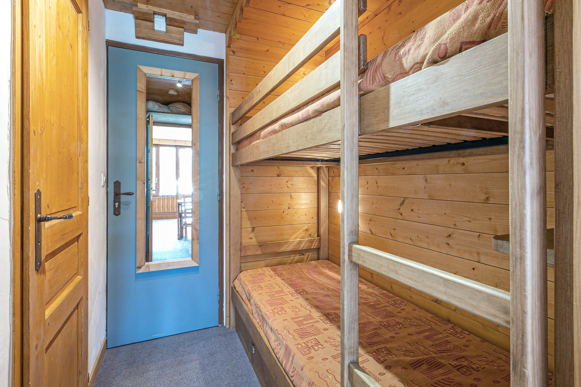 _lv_images__lot_0002340197_08_1458415