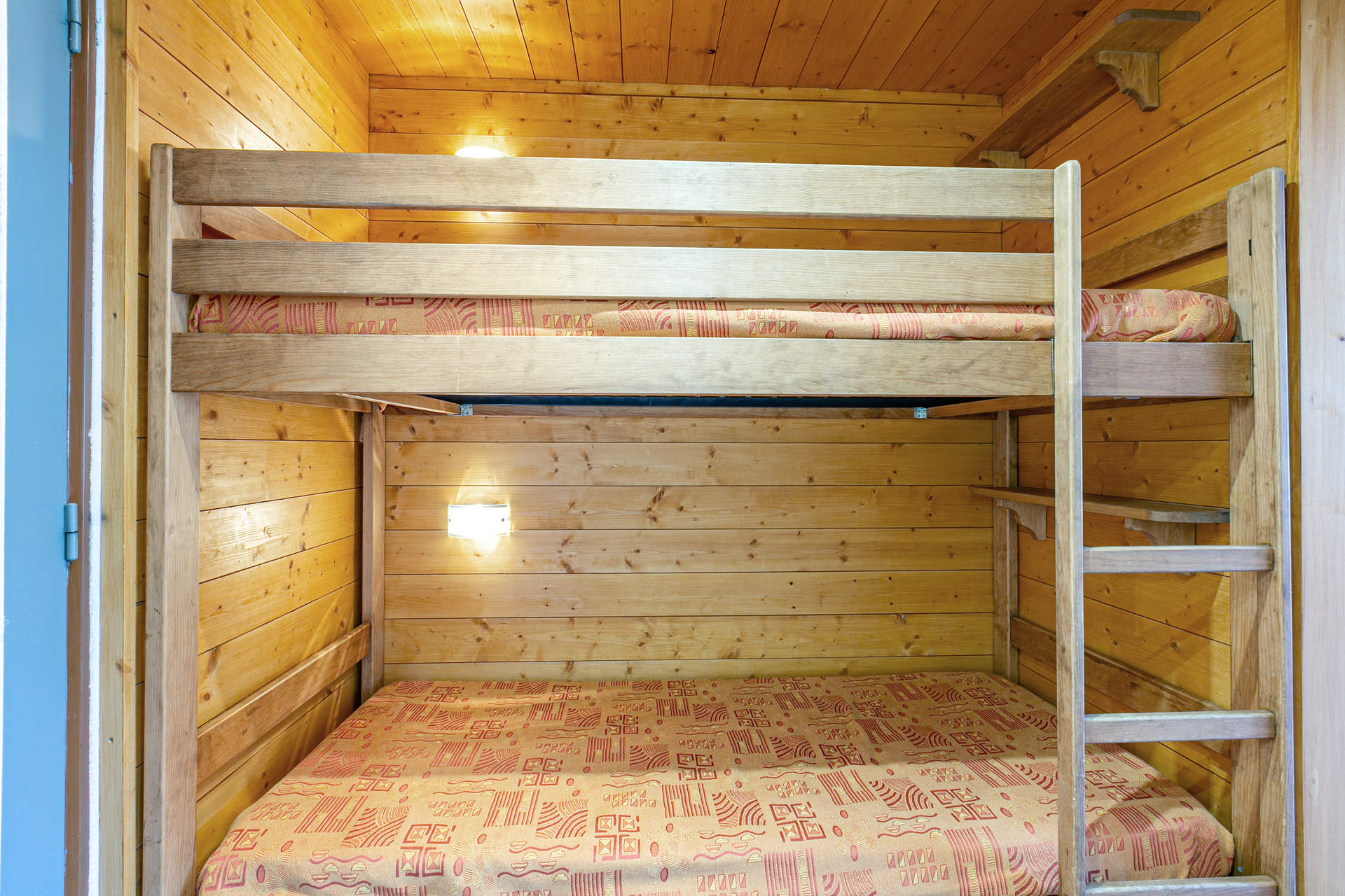 _lv_images__lot_0002340197_09_1458416