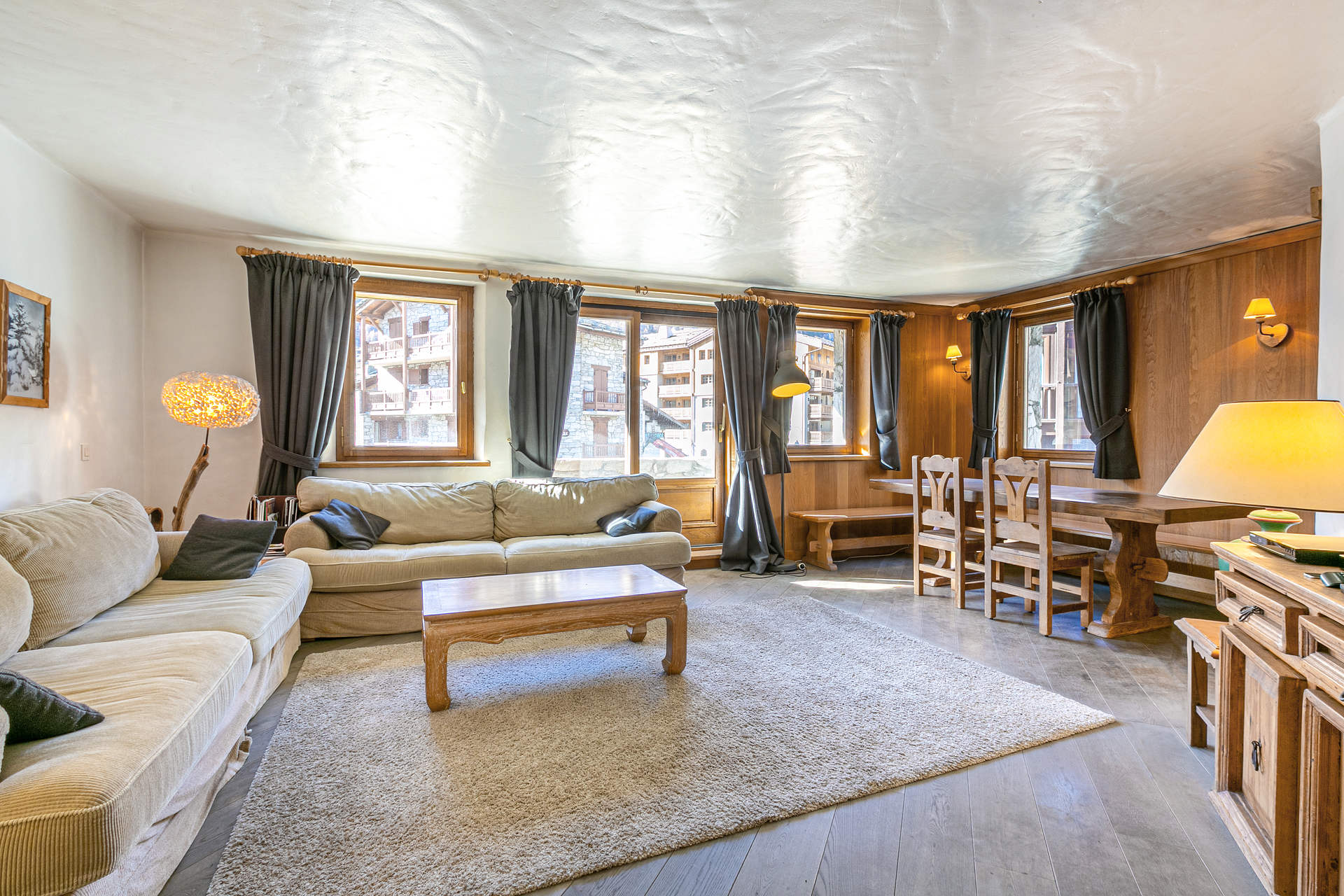 _lv_images__lot_0002340207_02_1458139