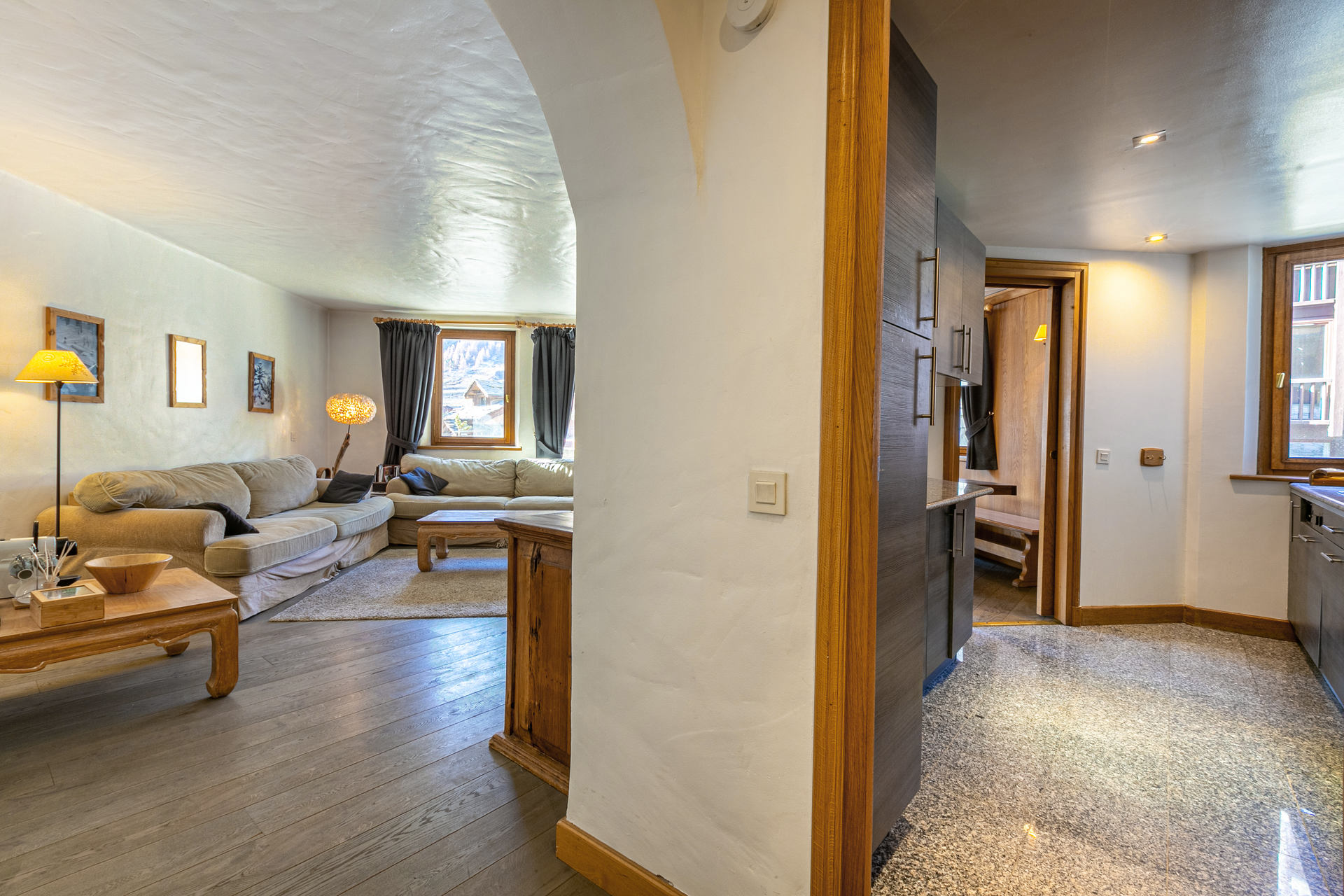 _lv_images__lot_0002340207_06_1458143