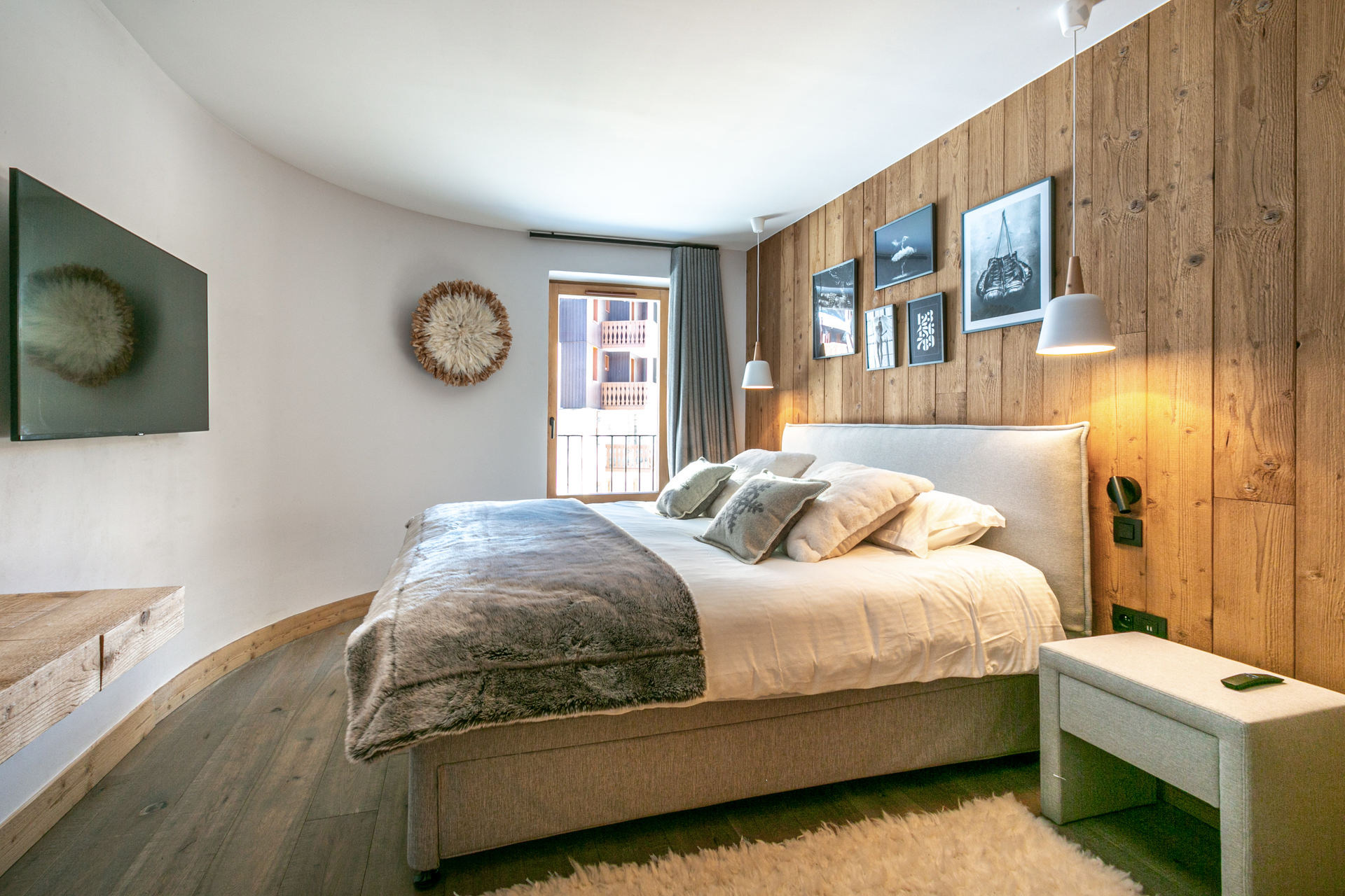 _lv_images__lot_0002340209_07_1455159