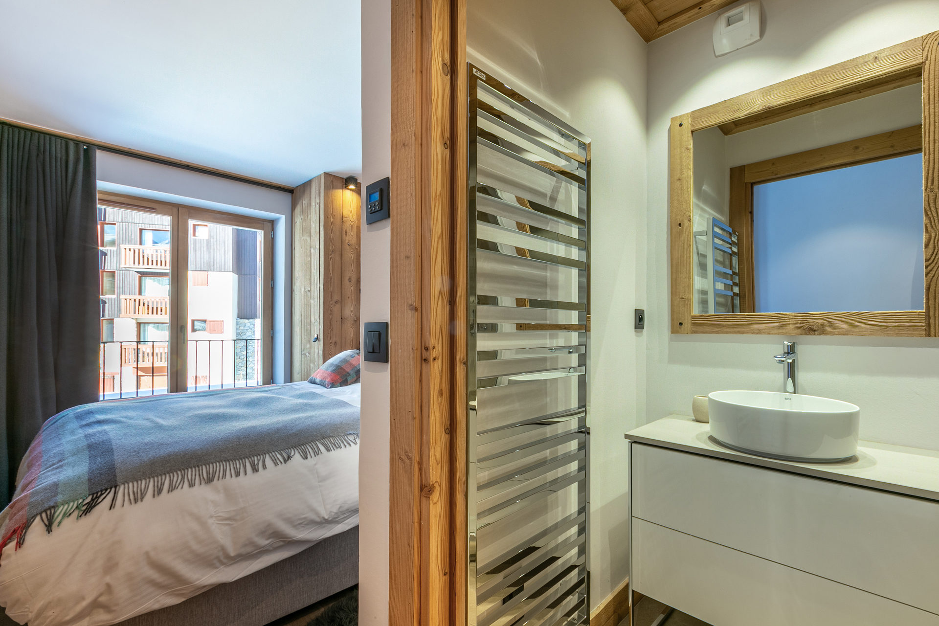 _lv_images__lot_0002340209_10_1455162