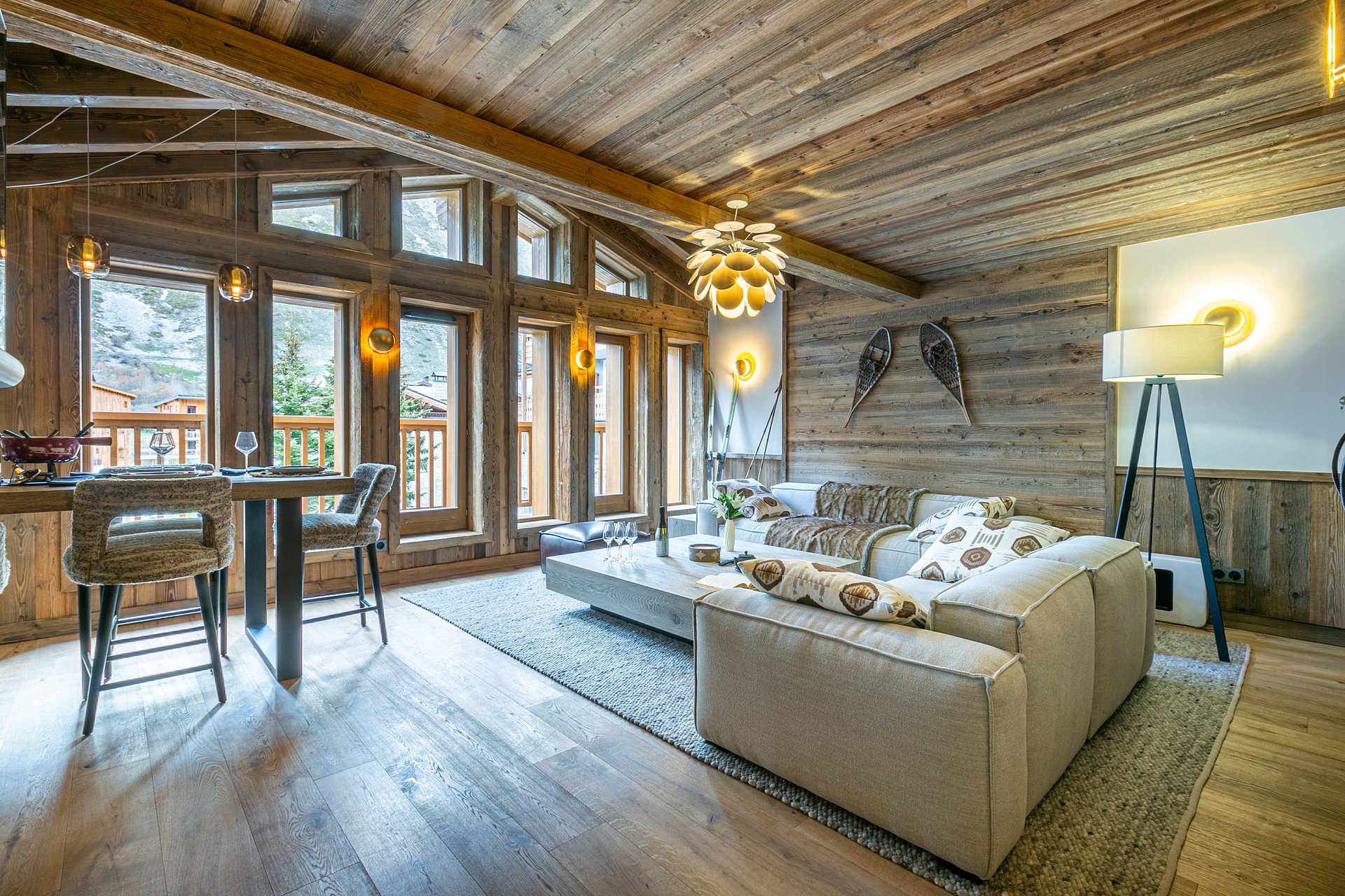 _lv_images__lot_0002340215_04_1456822