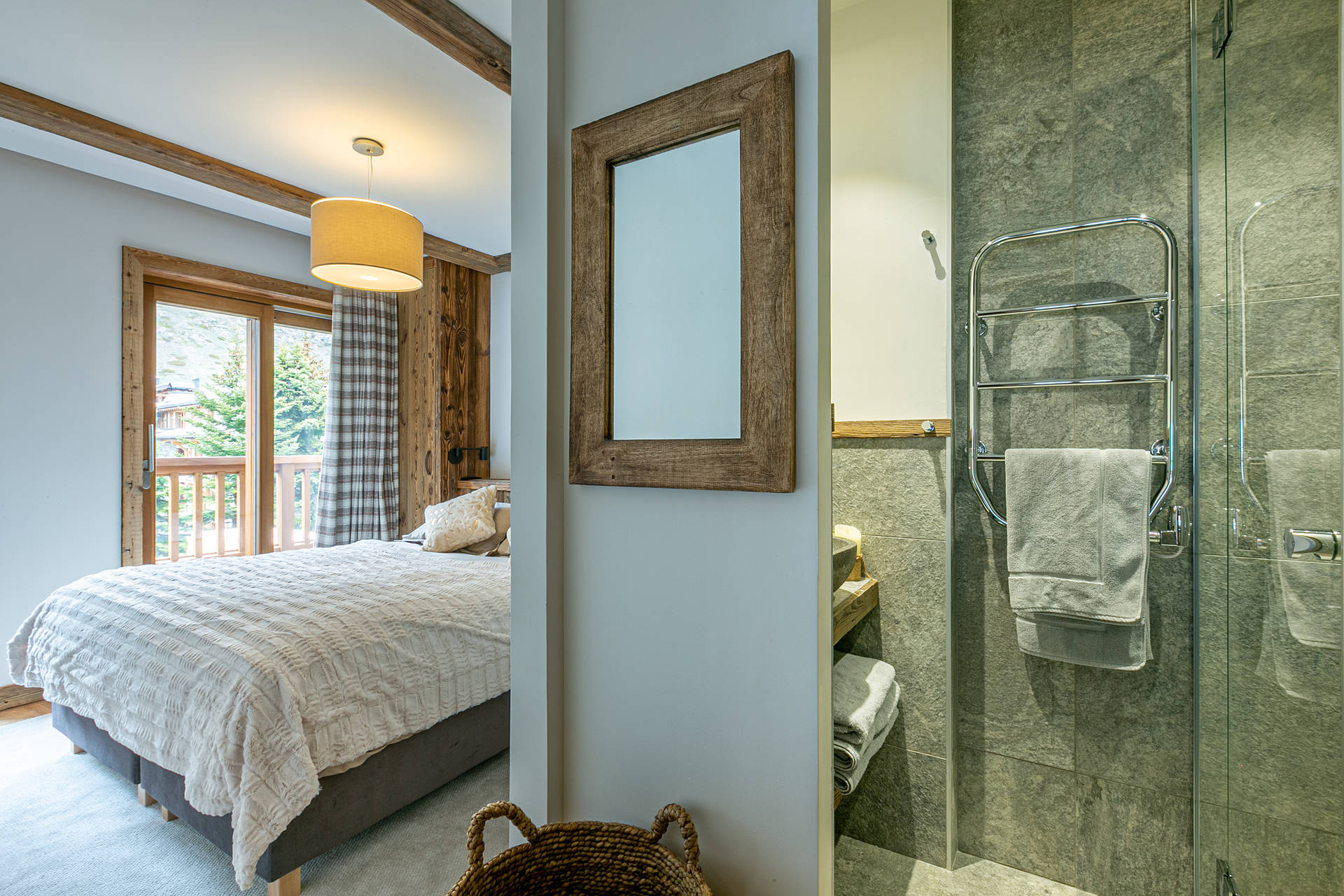 _lv_images__lot_0002340215_10_1456828