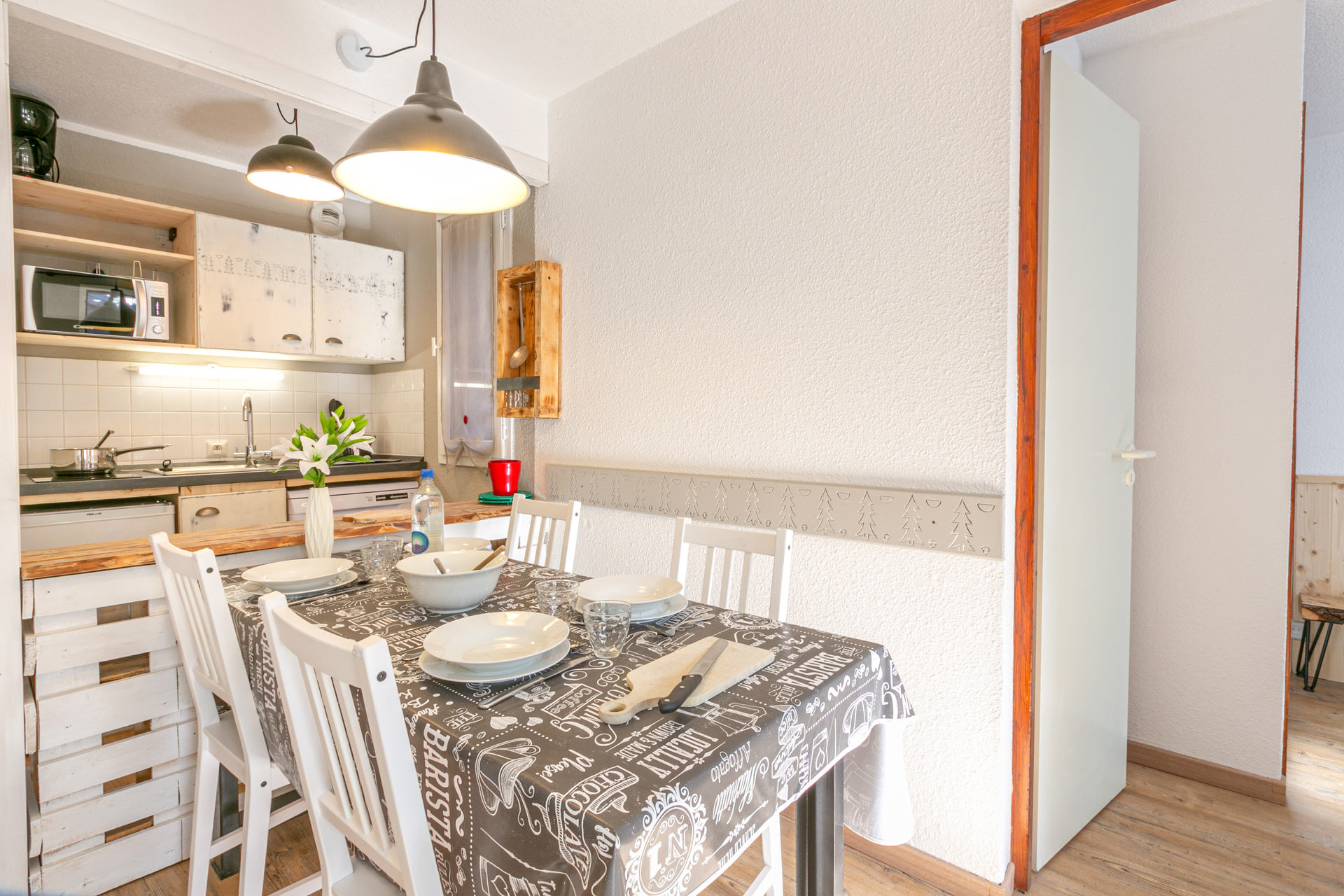 _lv_images__lot_0002340224_05_1455526