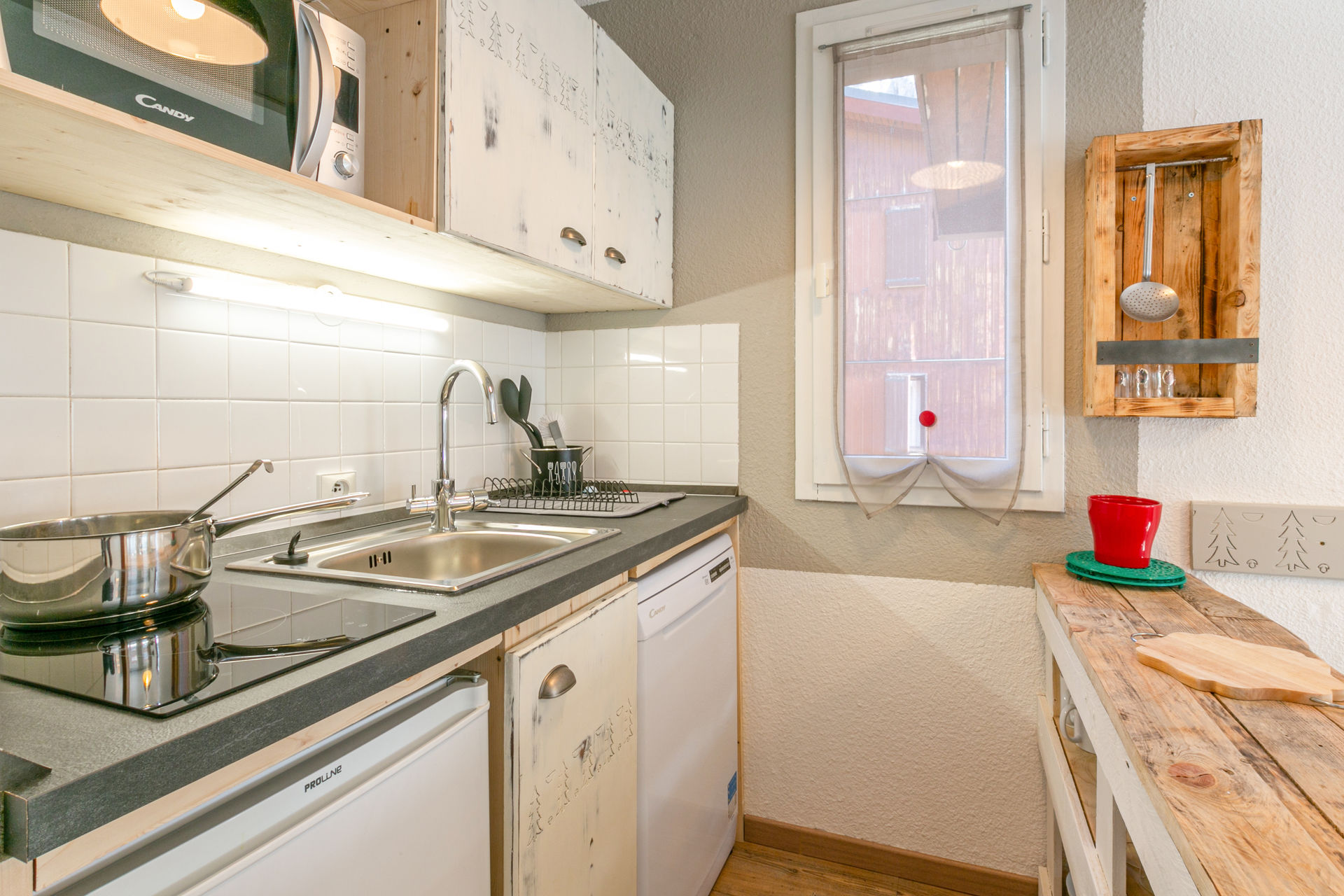 _lv_images__lot_0002340224_08_1455529