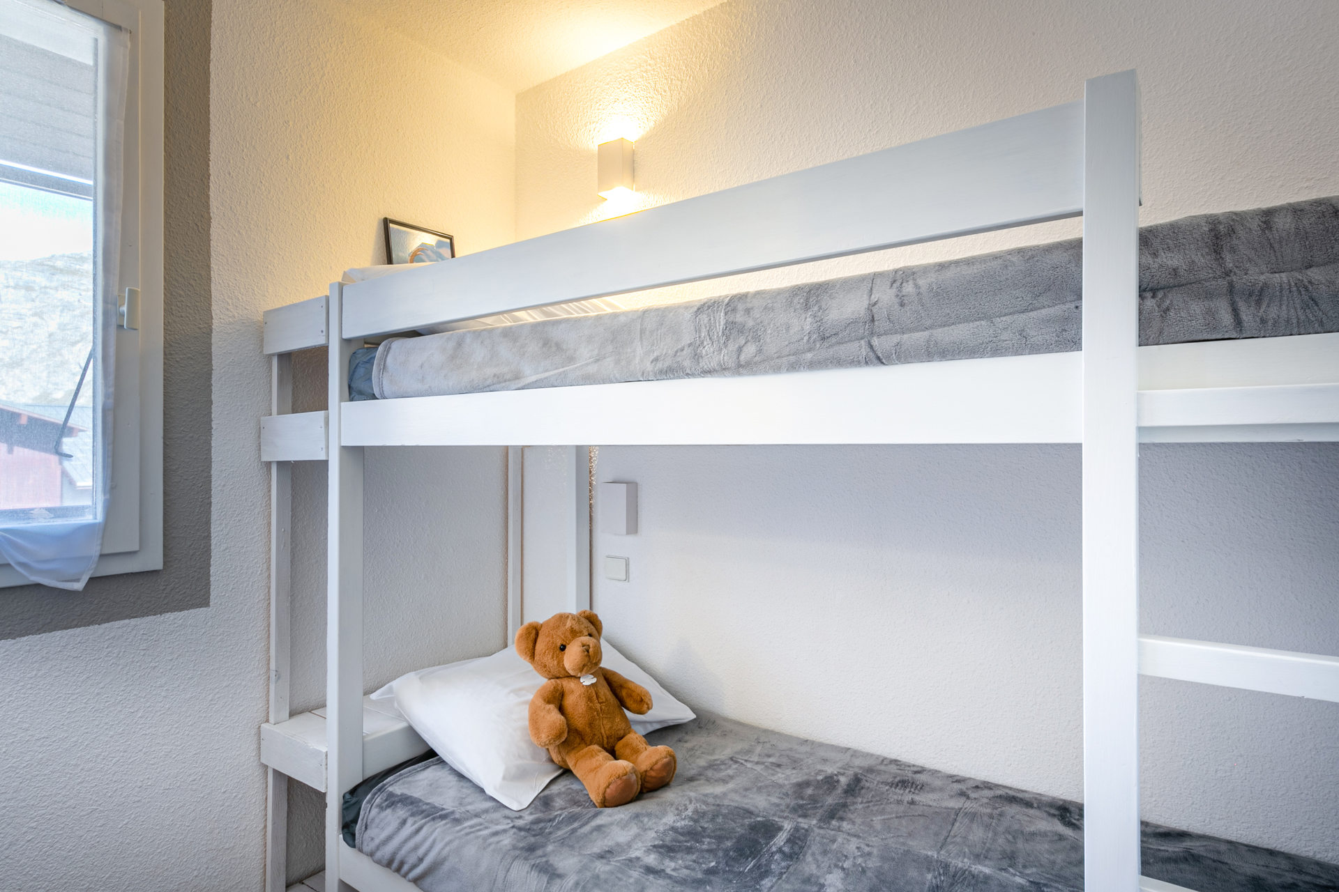 _lv_images__lot_0002340224_10_1455531