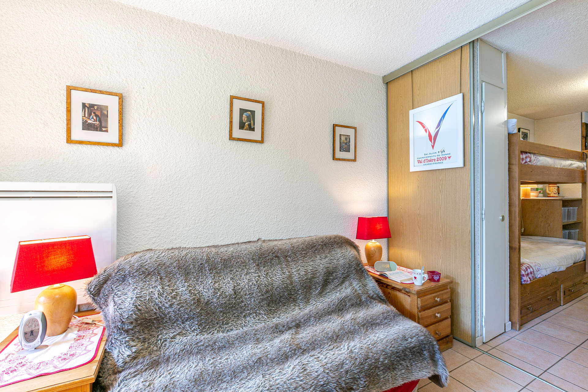 _lv_images__lot_0002340225_03_1457876