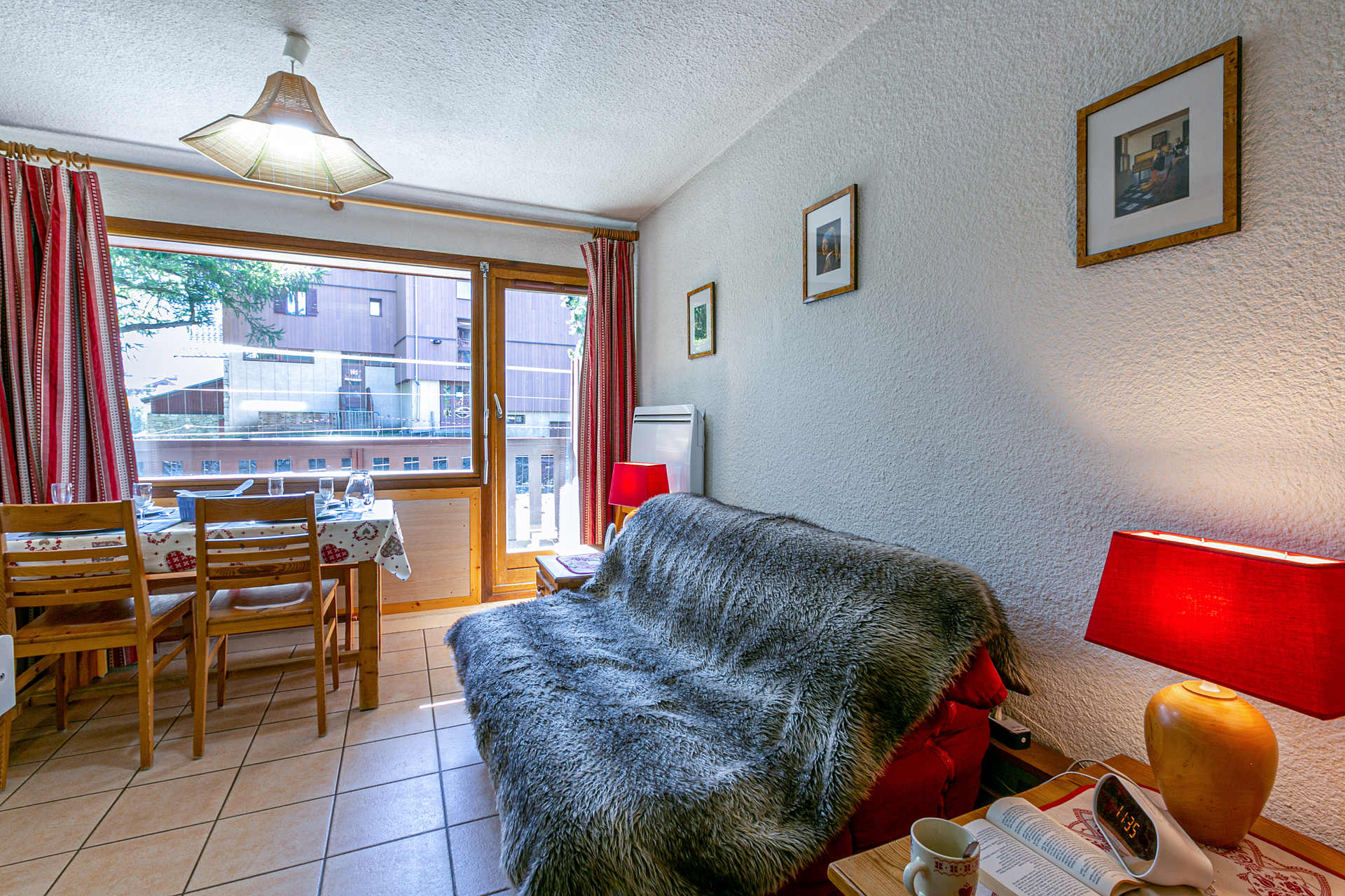 _lv_images__lot_0002340225_04_1457877